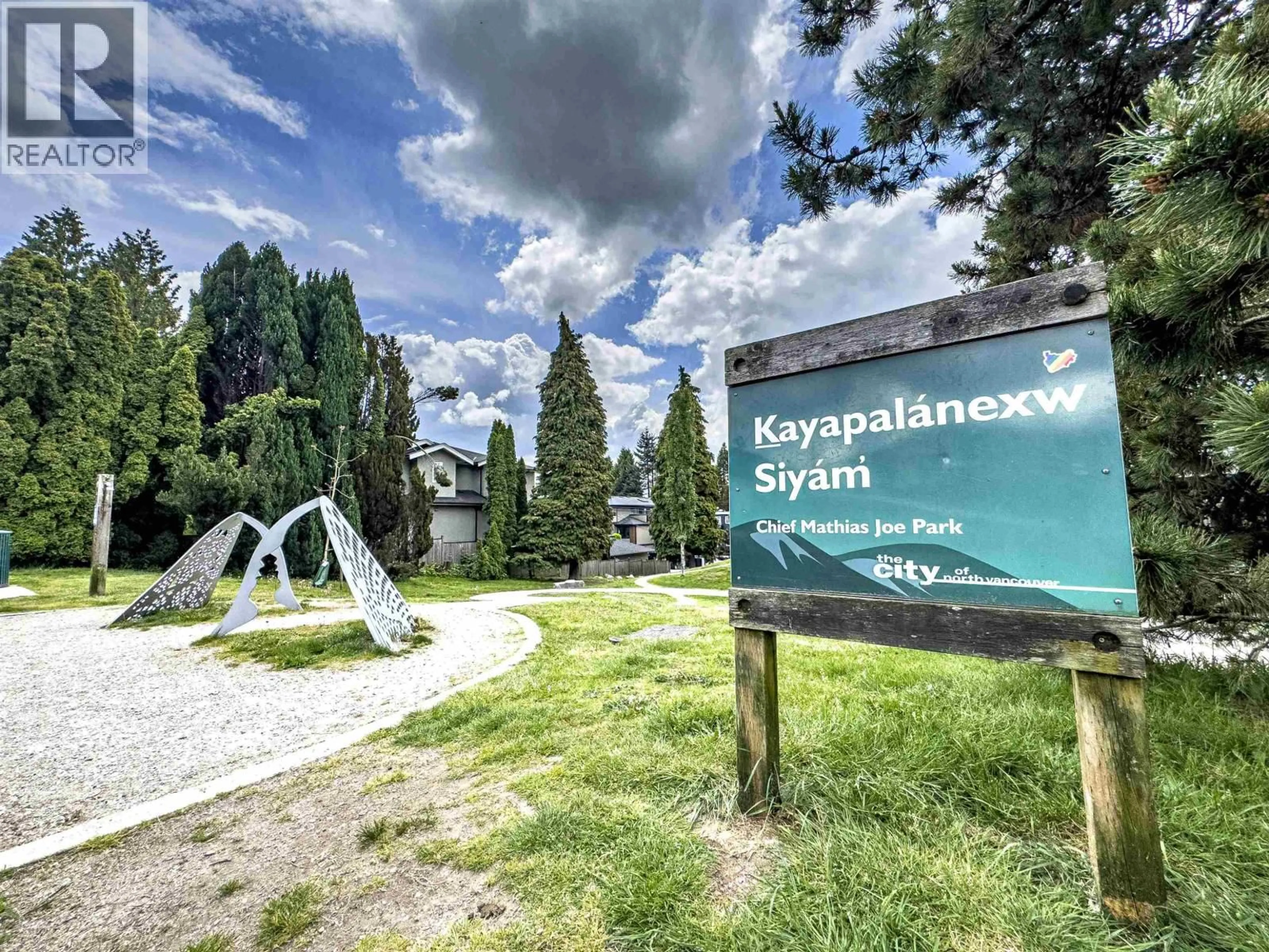 Unknown for 376 4TH STREET, North Vancouver British Columbia V7L1J2