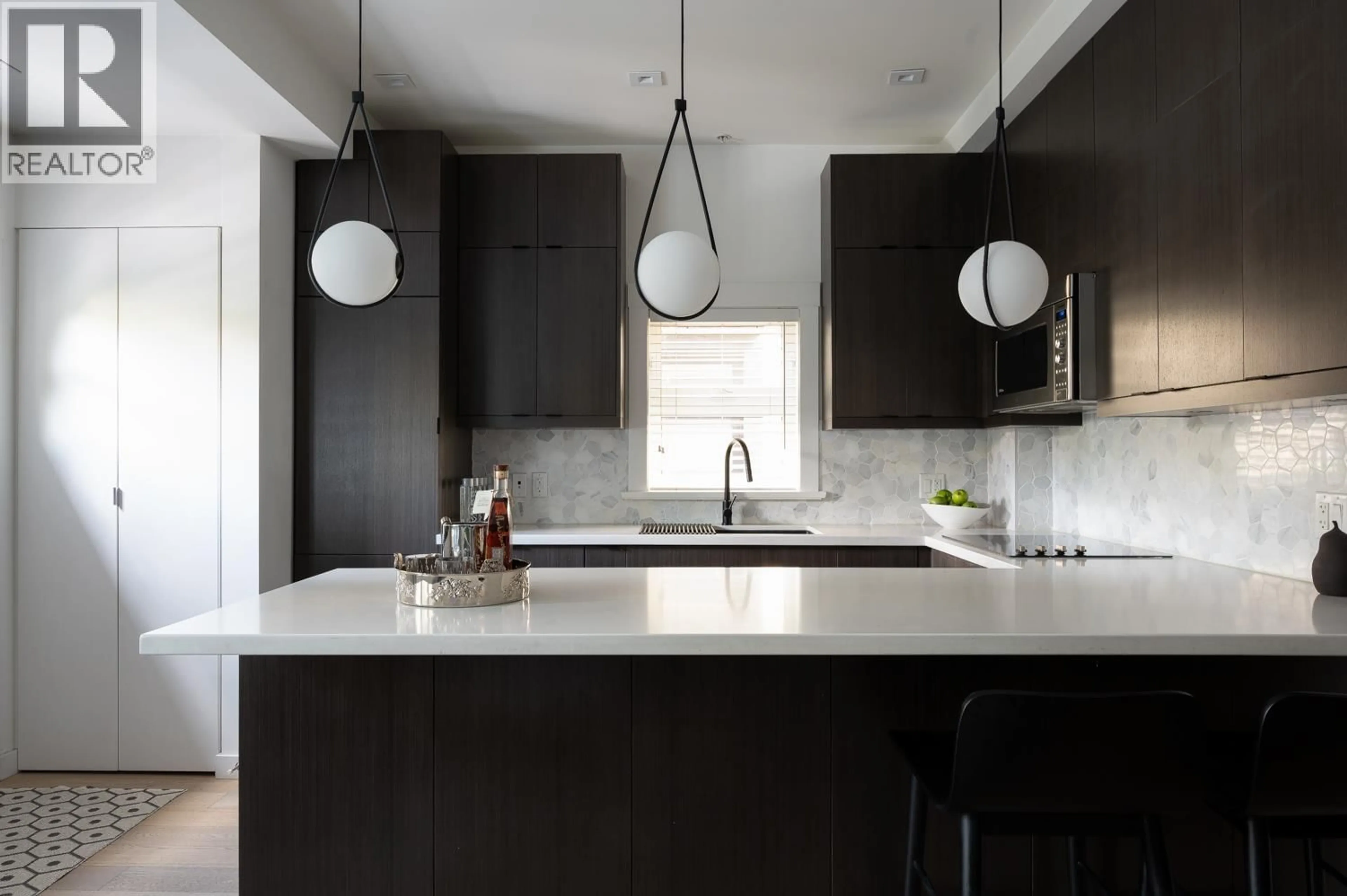 Contemporary kitchen, unknown for 723 UNION STREET, Vancouver British Columbia V6A2C3