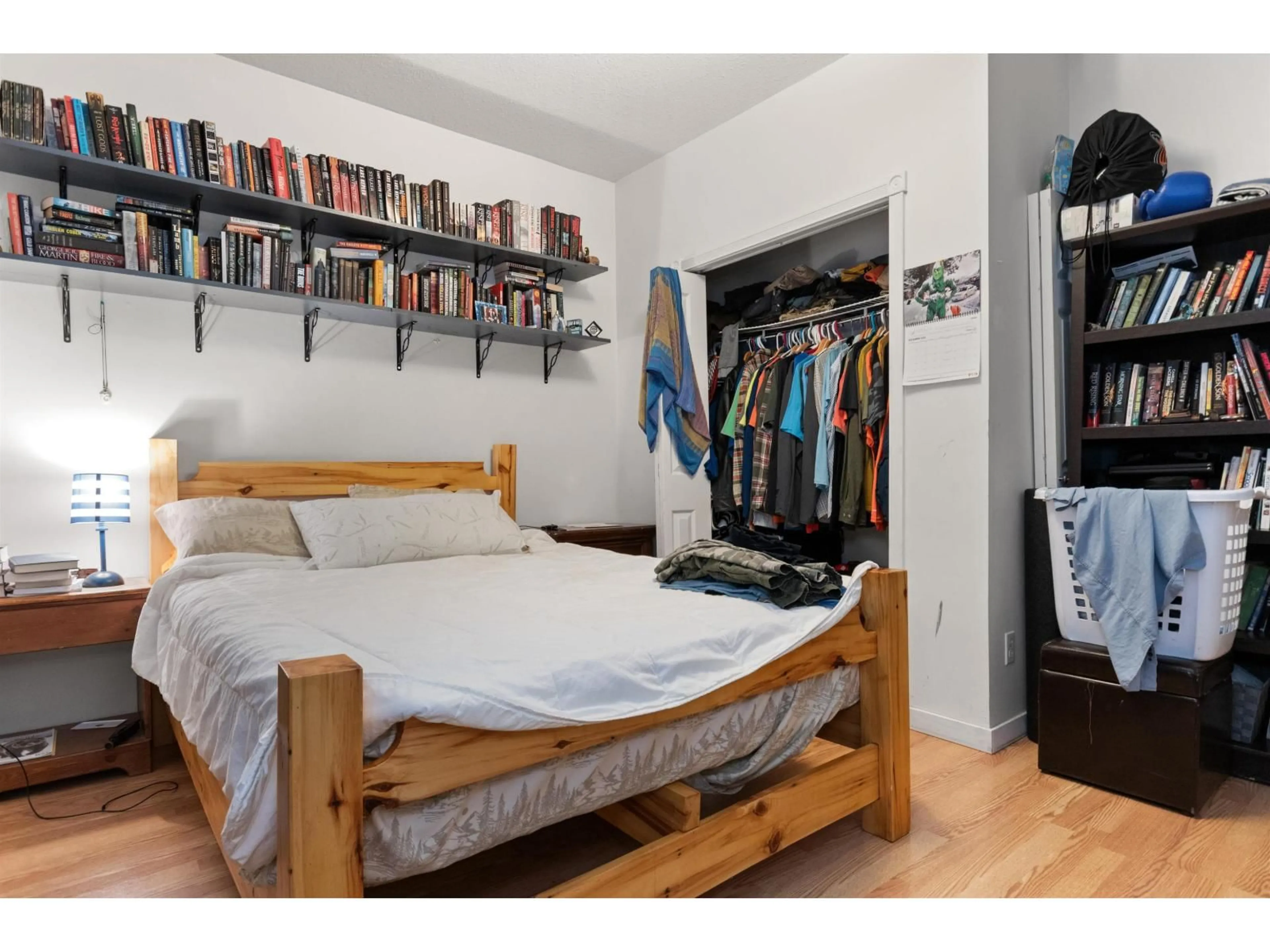 Bedroom with bed, wood/laminate floor for 564 WALLACE STREET, Hope British Columbia V0X1L0