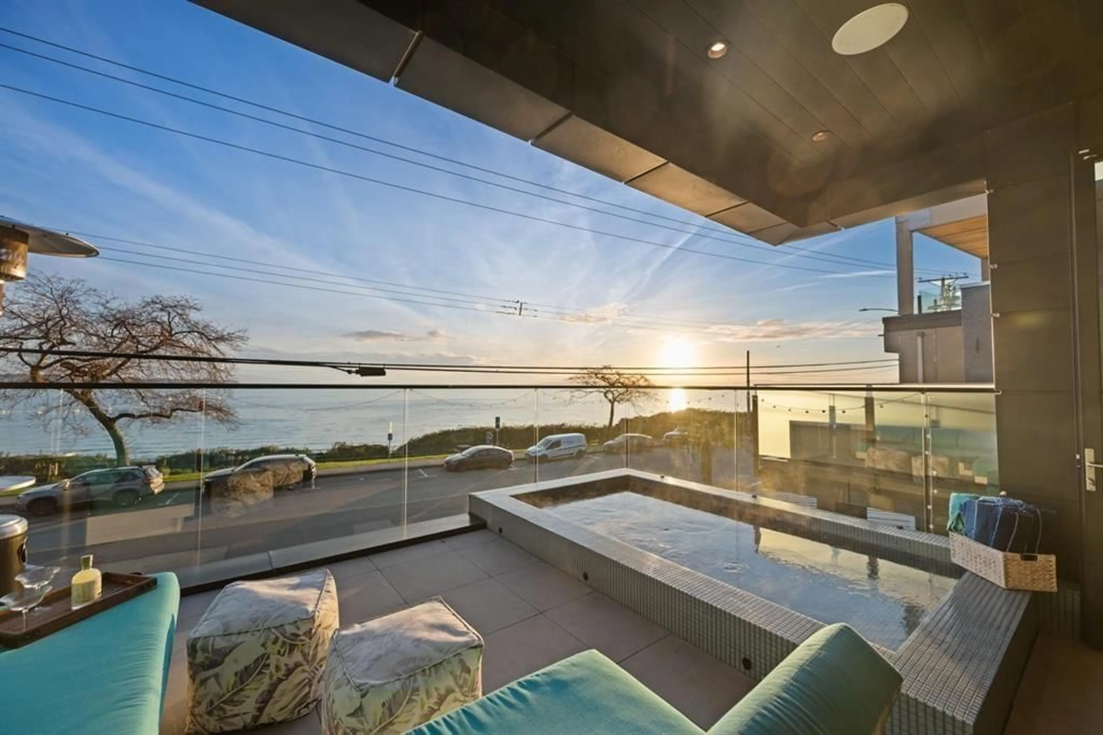 Patio, water/lake/river/ocean view for 14555 MARINE DRIVE, White Rock British Columbia V4B1B5