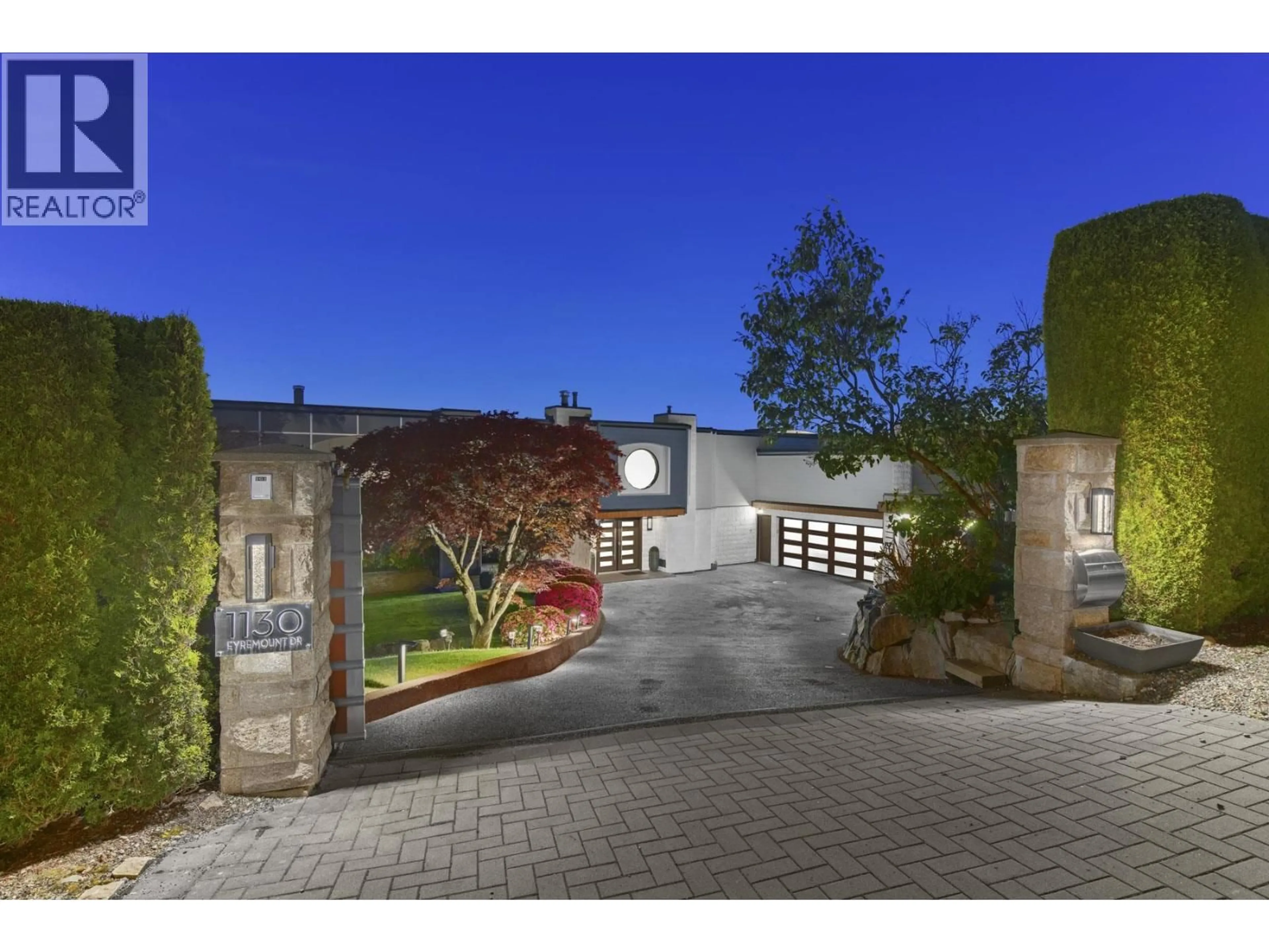 A pic from outside/outdoor area/front of a property/back of a property/a pic from drone, street for 1130 EYREMOUNT DRIVE, West Vancouver British Columbia V7S2C5
