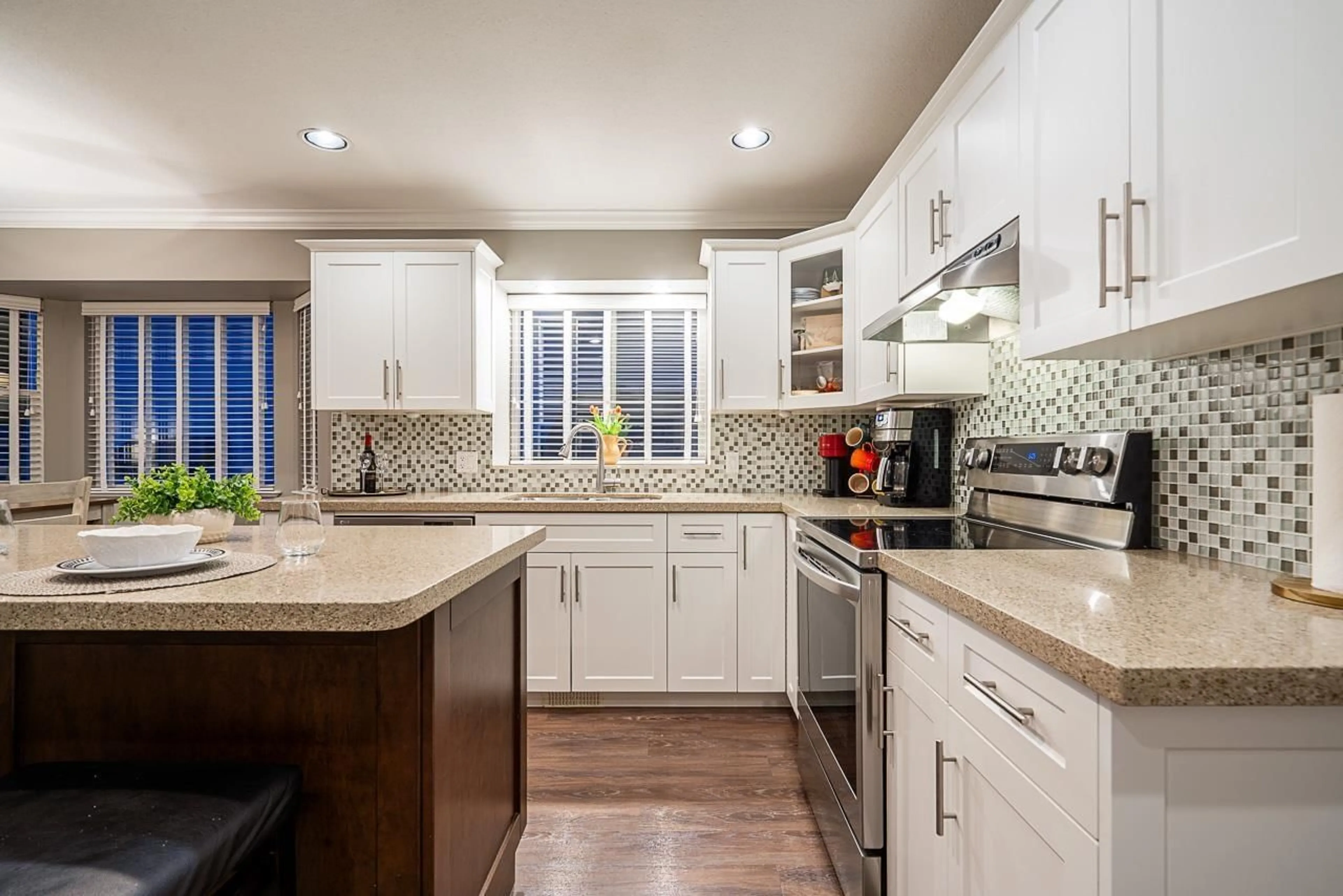 Open concept kitchen, ceramic/tile floor for 26859 24A AVENUE, Langley British Columbia V4W3W6