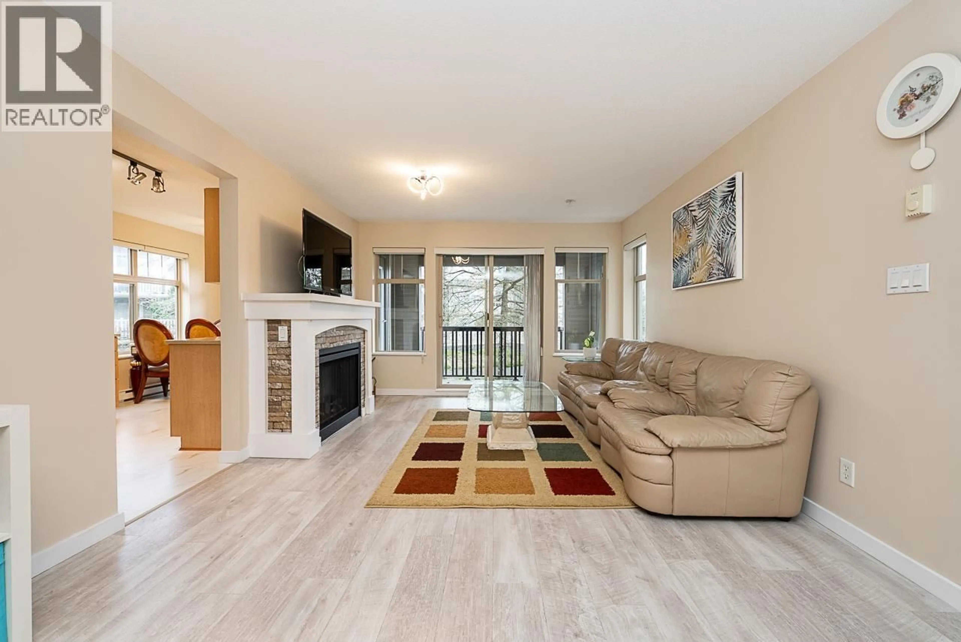 Living room with furniture, unknown for 413 - 2988 SILVER SPRINGS BOULEVARD, Coquitlam British Columbia V3E3R6