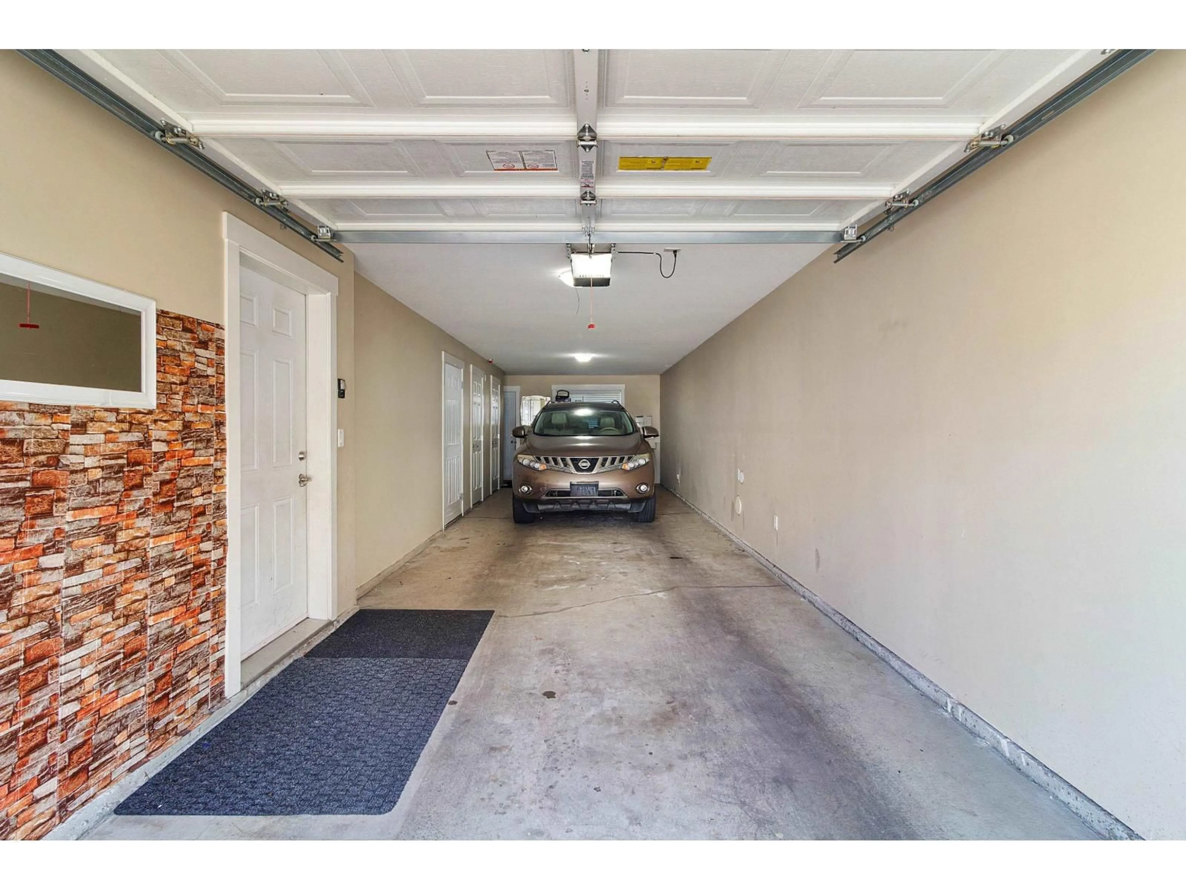 Indoor garage for 42 - 9405 121 STREET, Surrey British Columbia V3V0A9