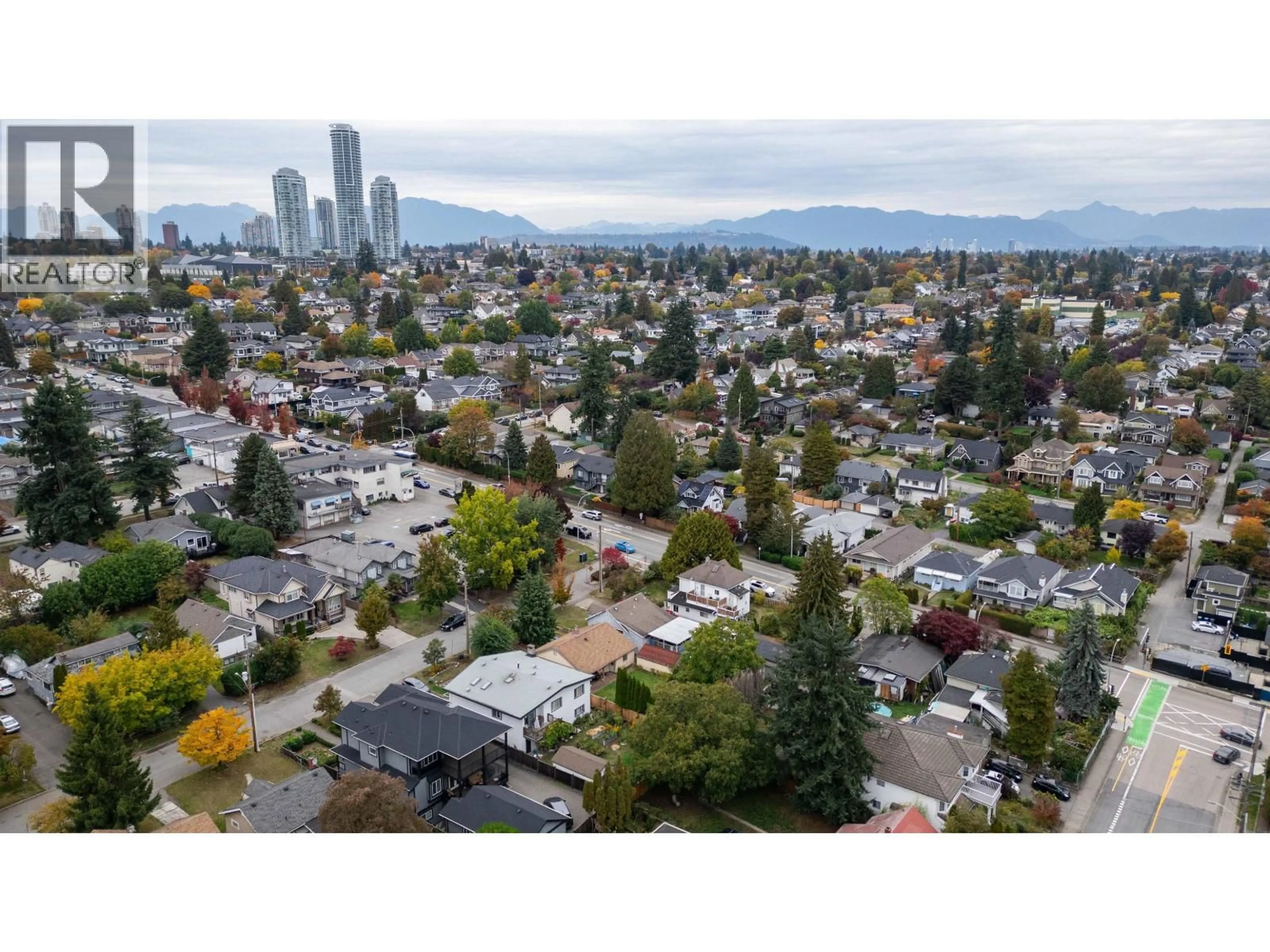 A pic from outside/outdoor area/front of a property/back of a property/a pic from drone, city buildings view from balcony for 2006 HAMILTON STREET, New Westminster British Columbia V3M2P6