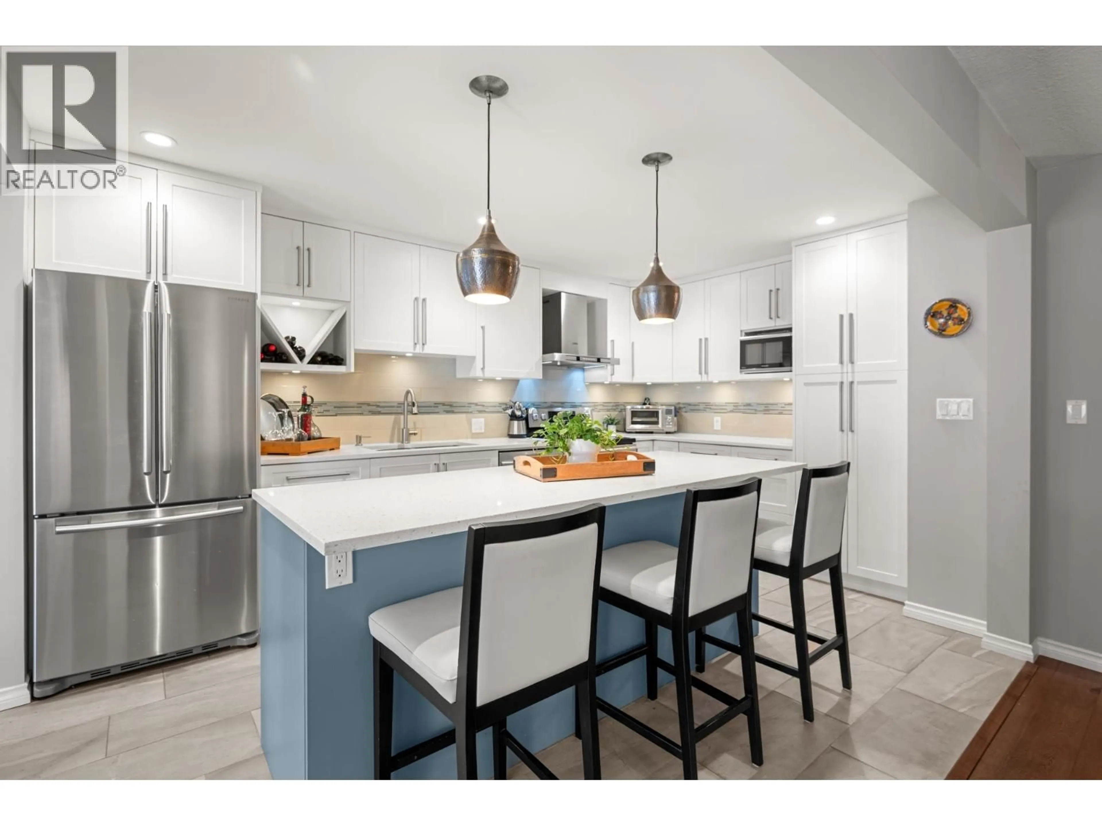 Open concept kitchen, ceramic/tile floor for 208A - 1220 QUAYSIDE DRIVE, New Westminster British Columbia V3M6H1