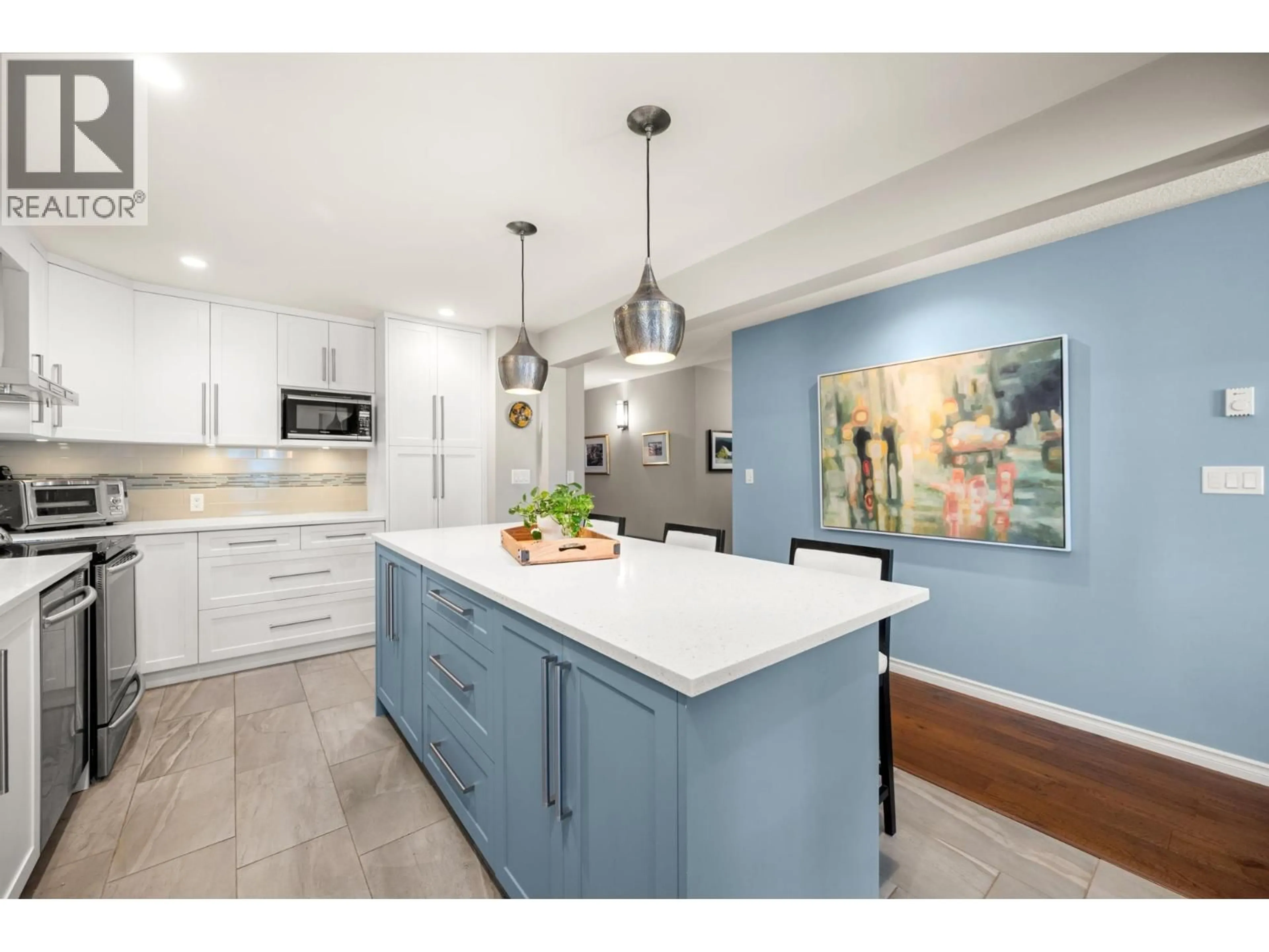 Open concept kitchen, ceramic/tile floor for 208A - 1220 QUAYSIDE DRIVE, New Westminster British Columbia V3M6H1