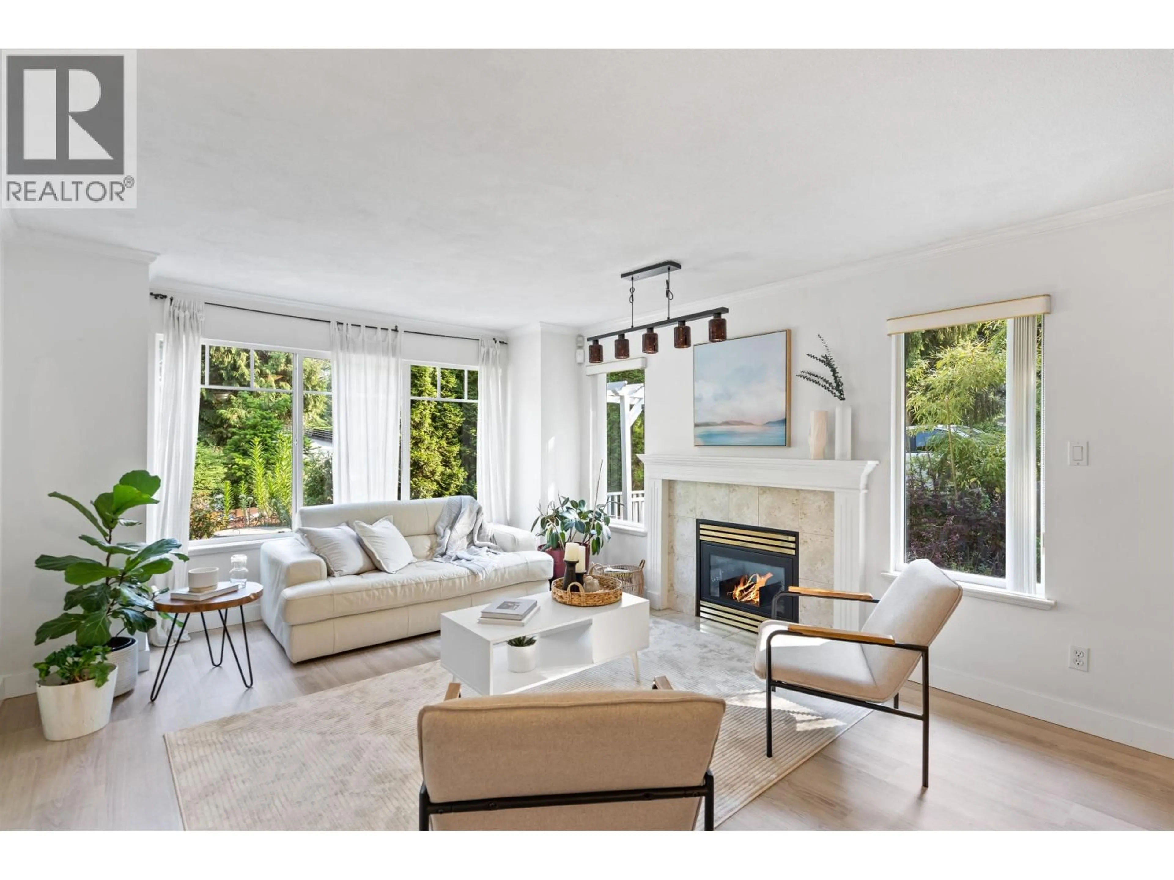 Living room with furniture, unknown for 869 SEYMOUR BOULEVARD, North Vancouver British Columbia V7J2J7