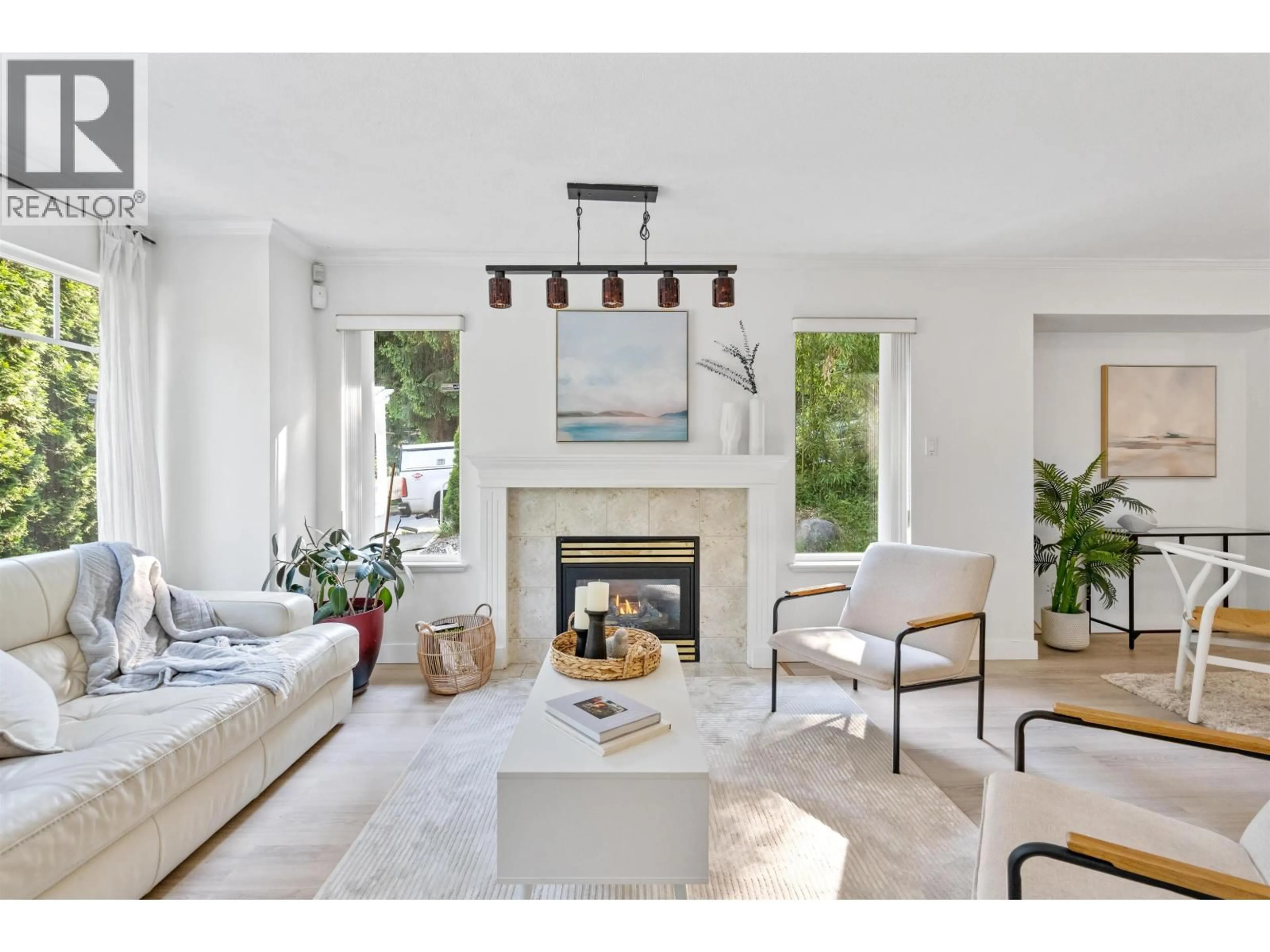 Living room with furniture, unknown for 869 SEYMOUR BOULEVARD, North Vancouver British Columbia V7J2J7