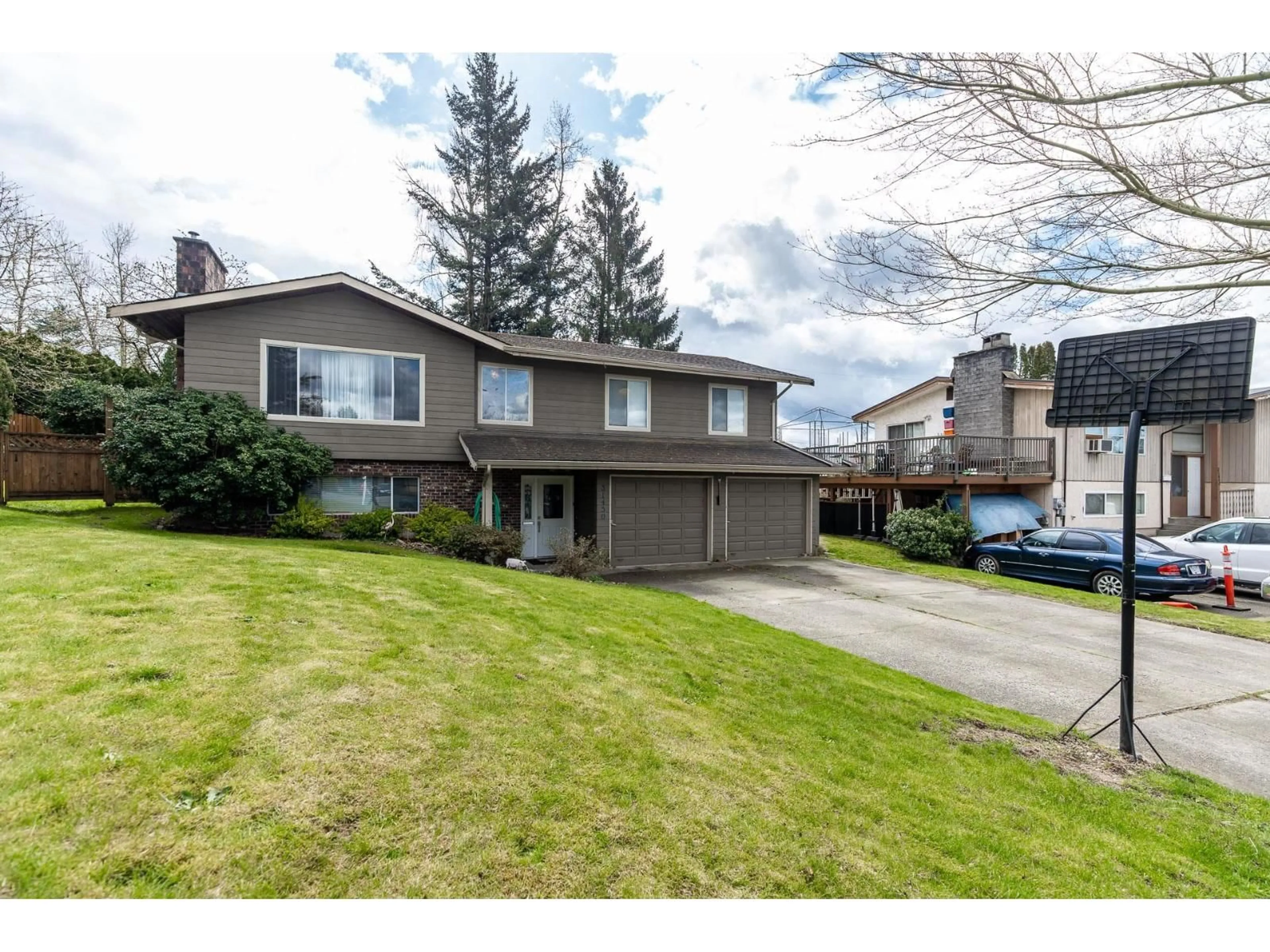 Home with vinyl exterior material, street for 31450 SPRINGHILL PLACE, Abbotsford British Columbia V2T4K1