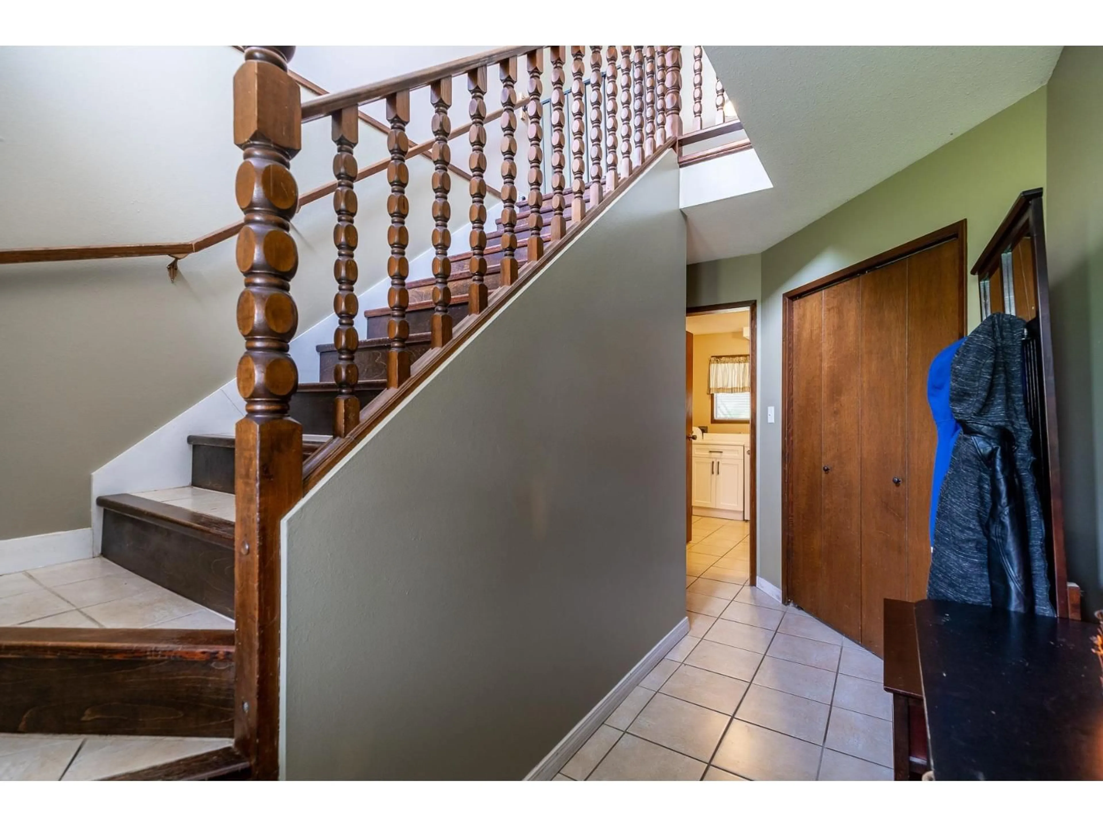Indoor foyer for 31450 SPRINGHILL PLACE, Abbotsford British Columbia V2T4K1