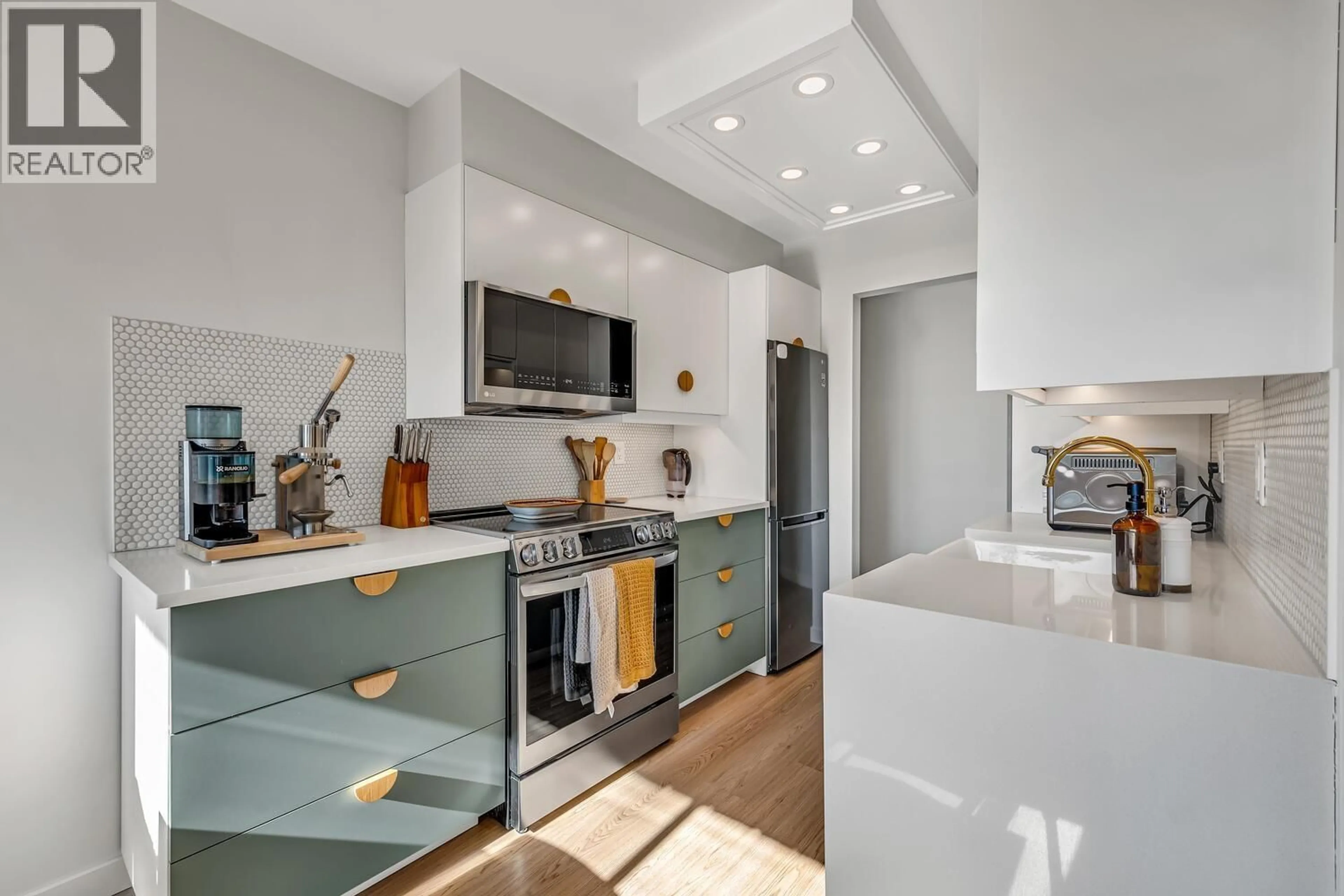 Open concept kitchen, unknown for 504 - 466 EIGHTH AVENUE, New Westminster British Columbia V3L4L2