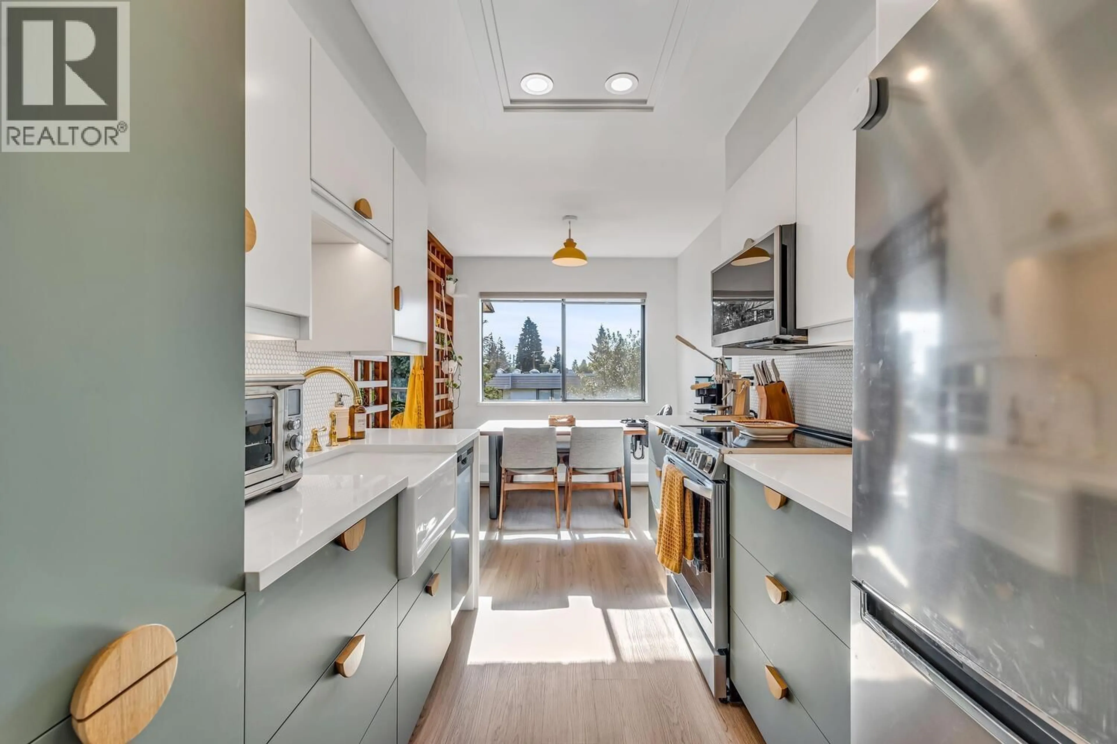 Contemporary kitchen, unknown for 504 - 466 EIGHTH AVENUE, New Westminster British Columbia V3L4L2