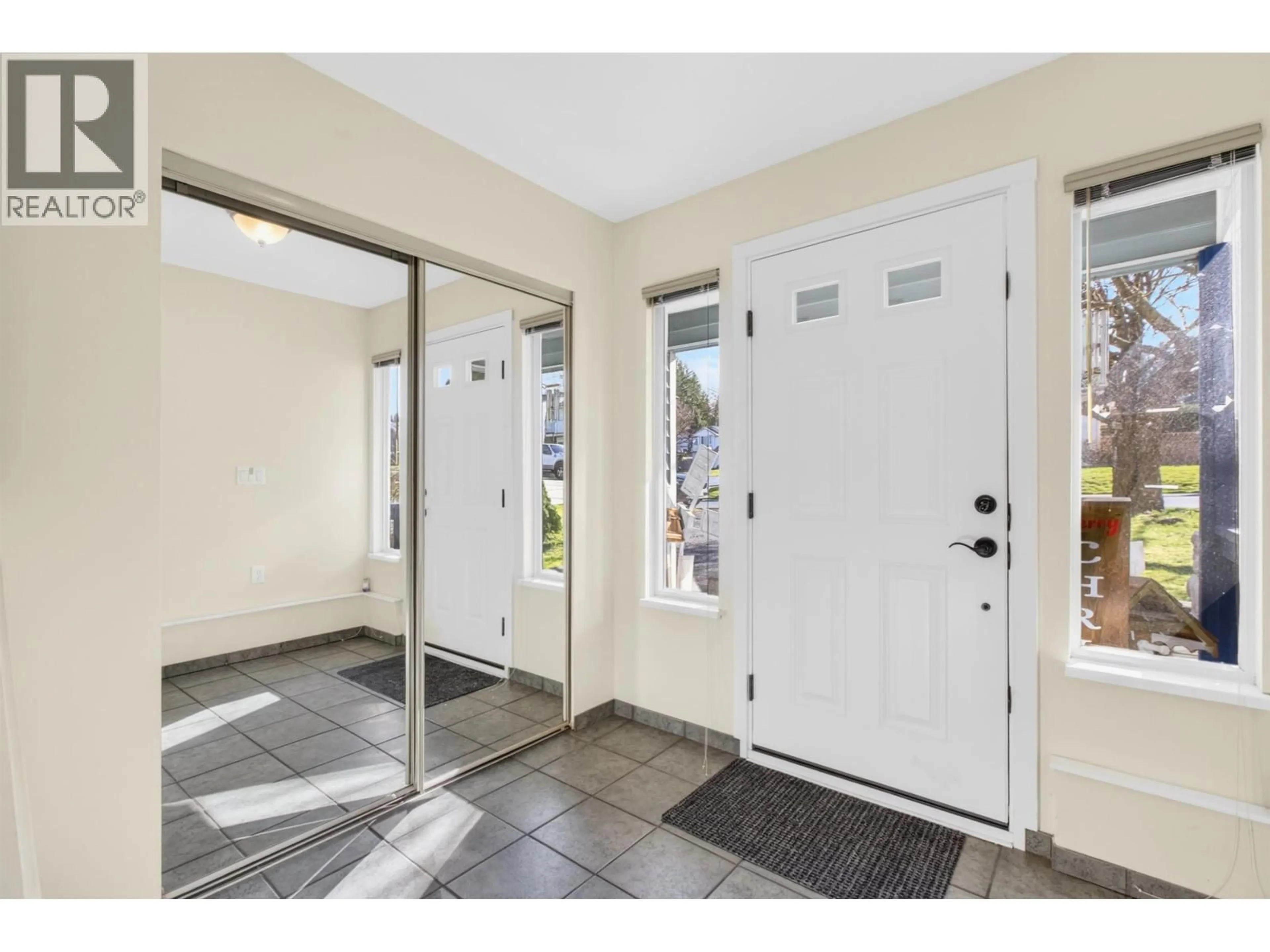 Indoor entryway for 22475 STRENG AVENUE, Maple Ridge British Columbia V2X0B2