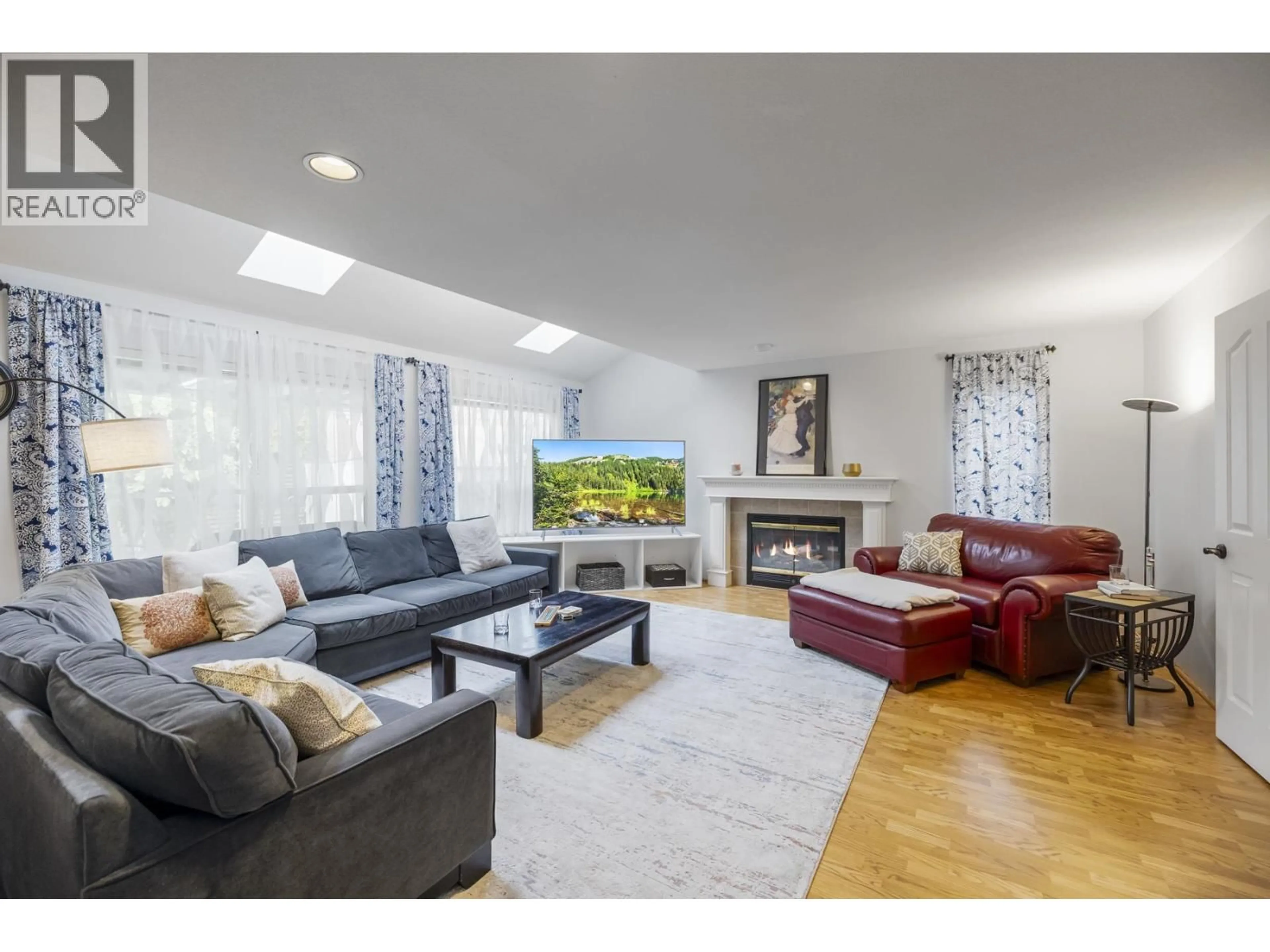 Living room with furniture, unknown for 1167 SETTLERS COURT, Port Coquitlam British Columbia V3C5Y5