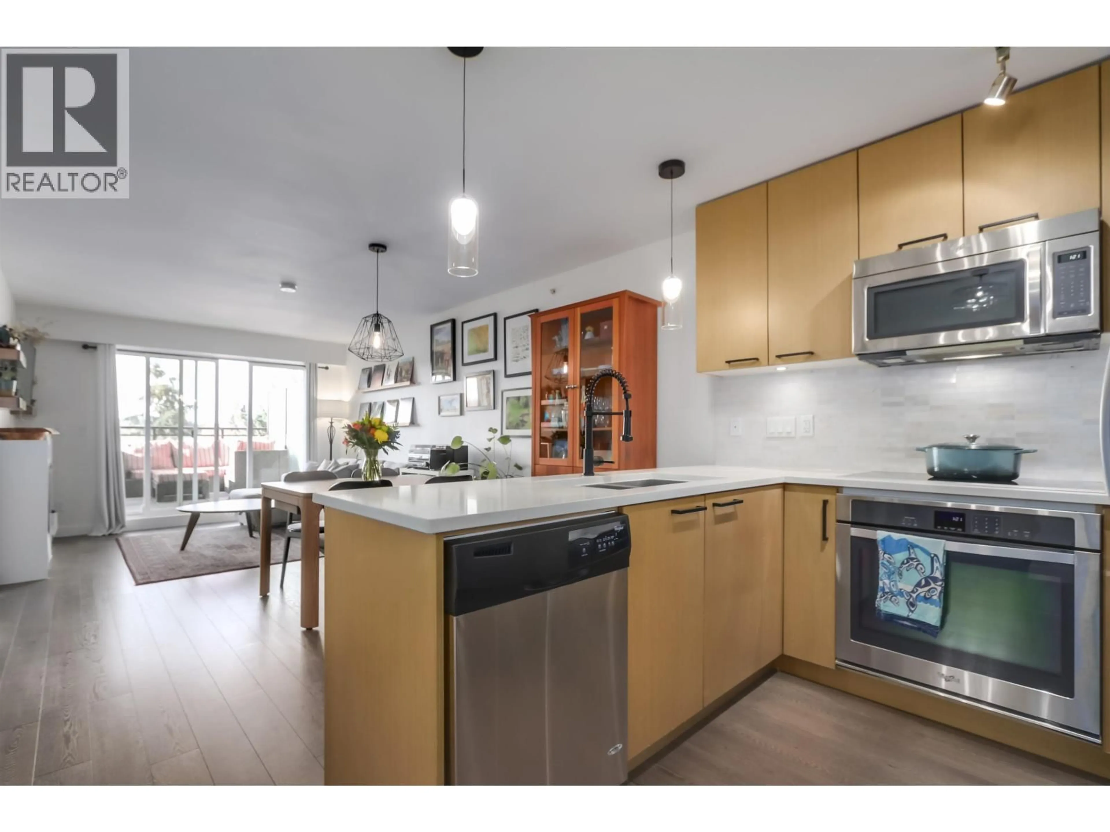 Open concept kitchen, unknown for 403 - 688 18TH AVENUE, Vancouver British Columbia V5V1G4