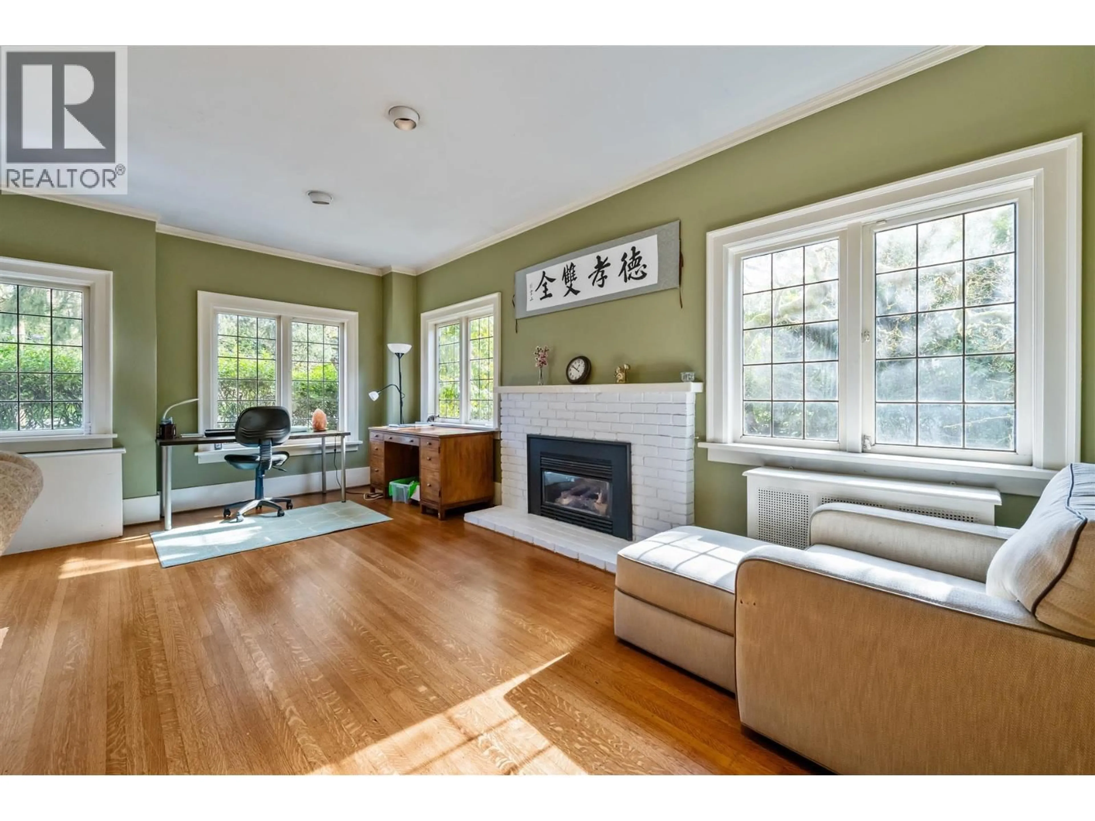 Living room with furniture, unknown for 3737 PINE CRESCENT, Vancouver British Columbia V6J4K4