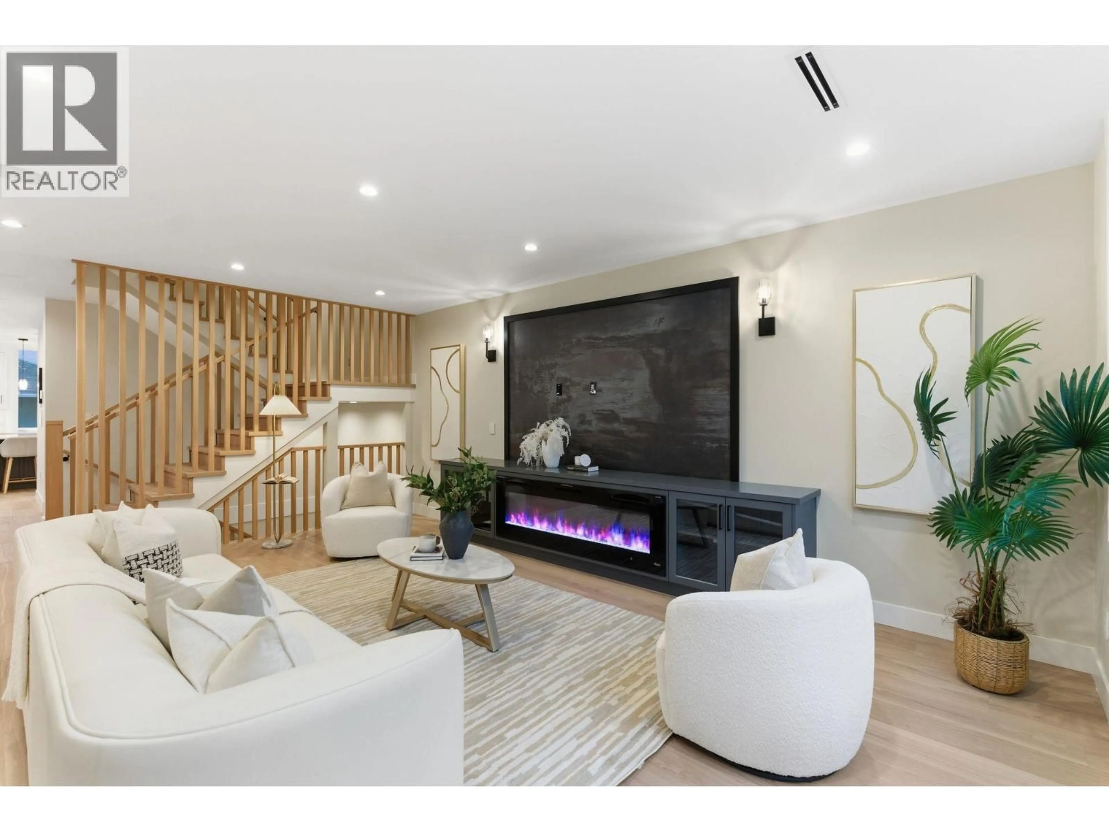 Unknown for 2 - 8408 17TH AVENUE, Burnaby British Columbia V3N1N2