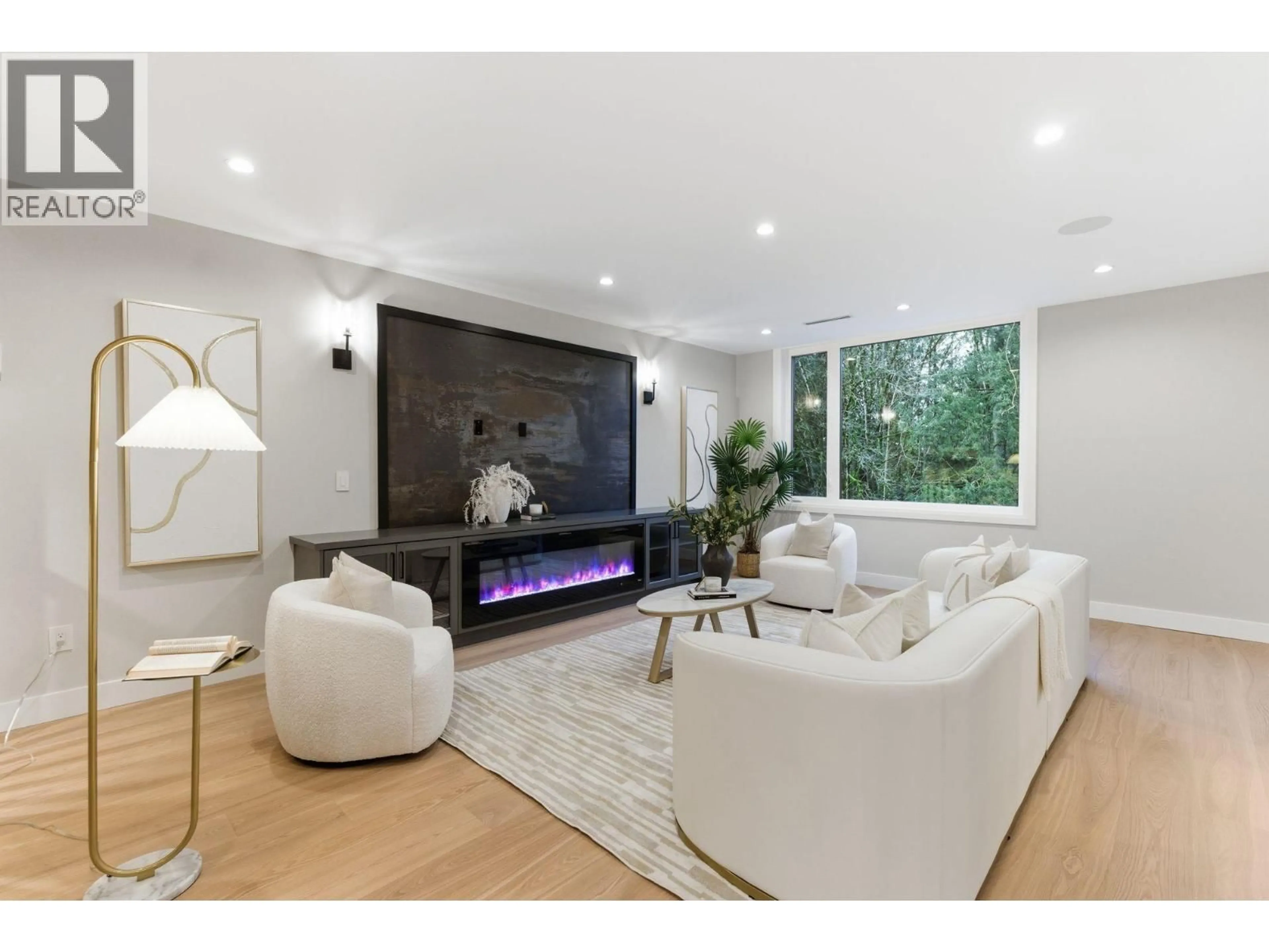 Home theater for 2 - 8408 17TH AVENUE, Burnaby British Columbia V3N1N2