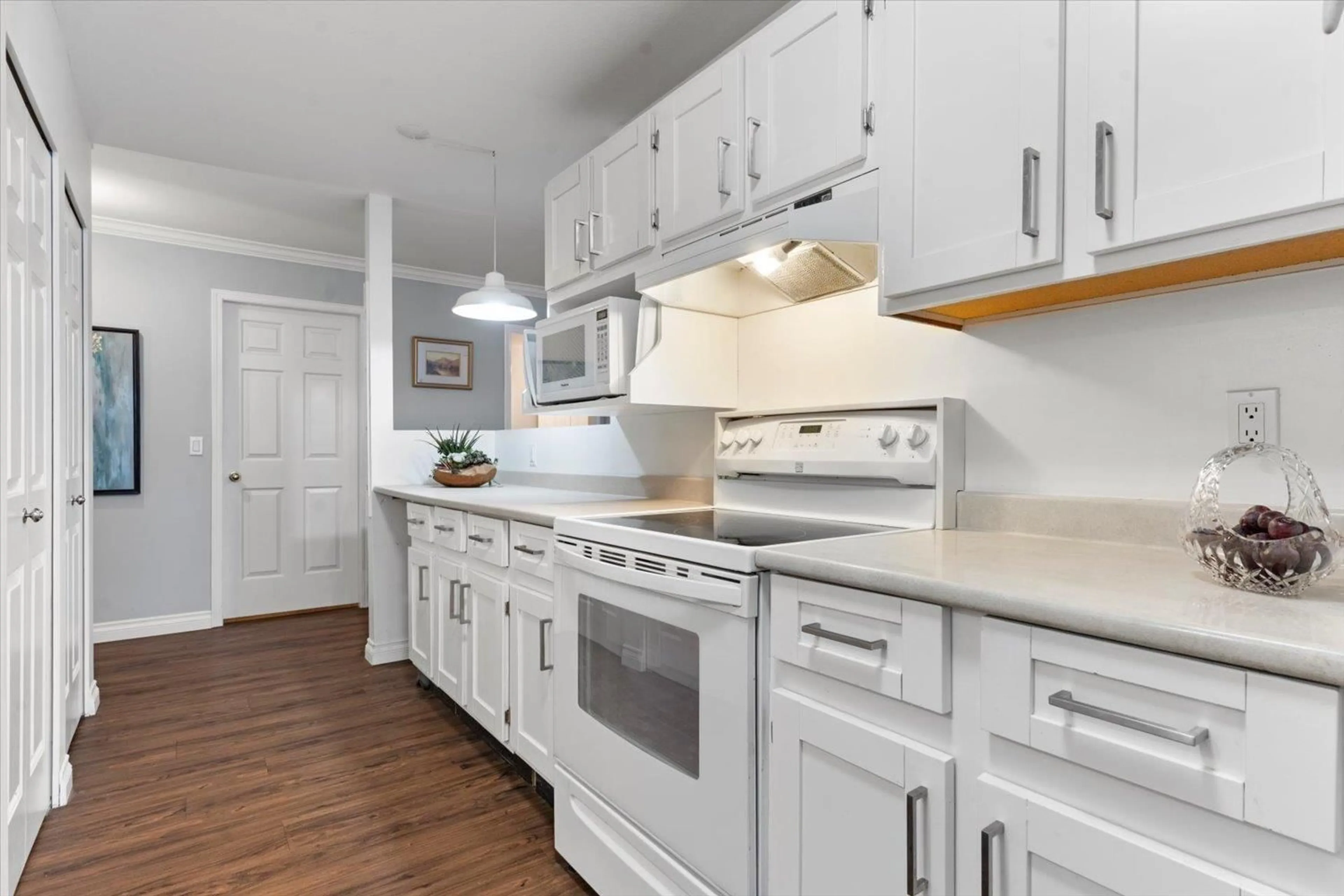 Standard kitchen, unknown for 204 - 9175 EDWARD STREET, Chilliwack British Columbia V2P4C5