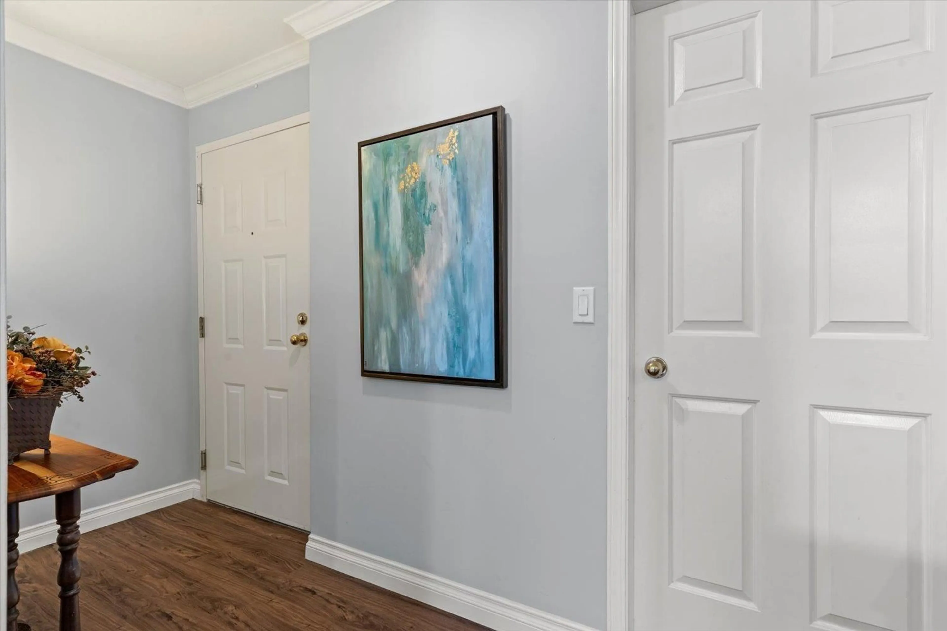 Indoor entryway for 204 - 9175 EDWARD STREET, Chilliwack British Columbia V2P4C5