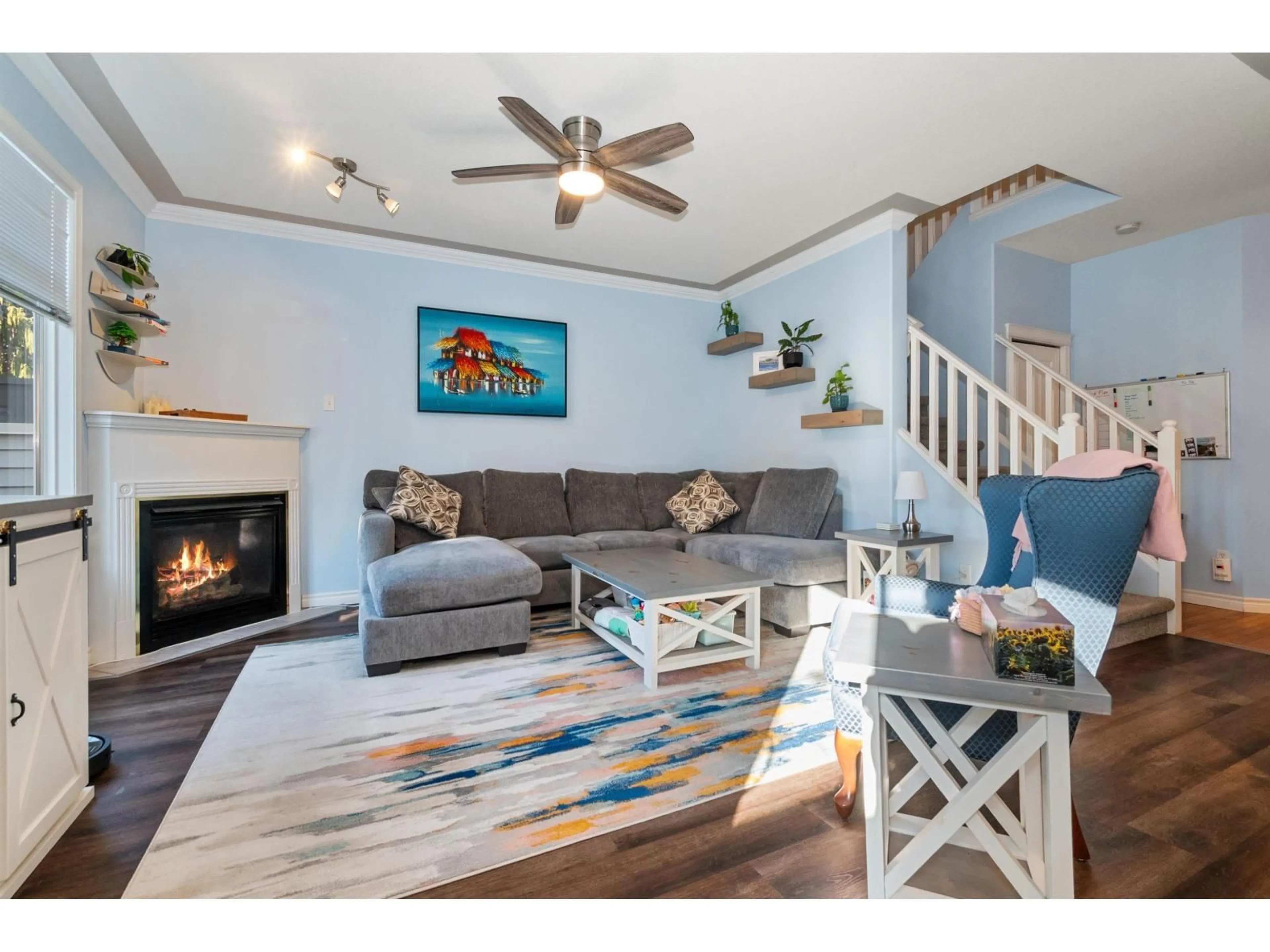 Living room with furniture, wood/laminate floor for 129 - 46360 VALLEYVIEW ROAD, Chilliwack British Columbia V2R5L7