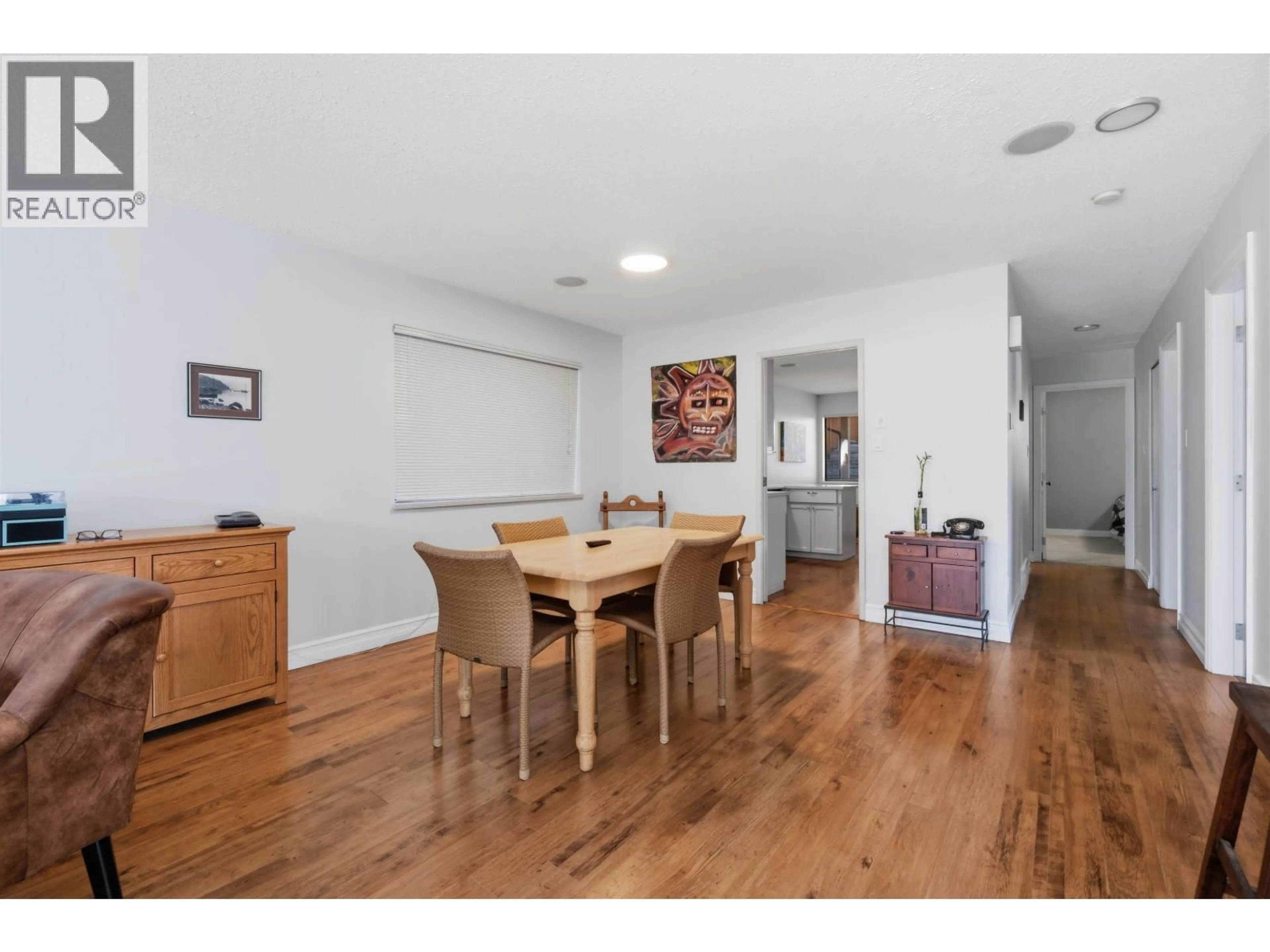 Dining room, wood/laminate floor for 1911 DEEP COVE ROAD, North Vancouver British Columbia V7G1S7