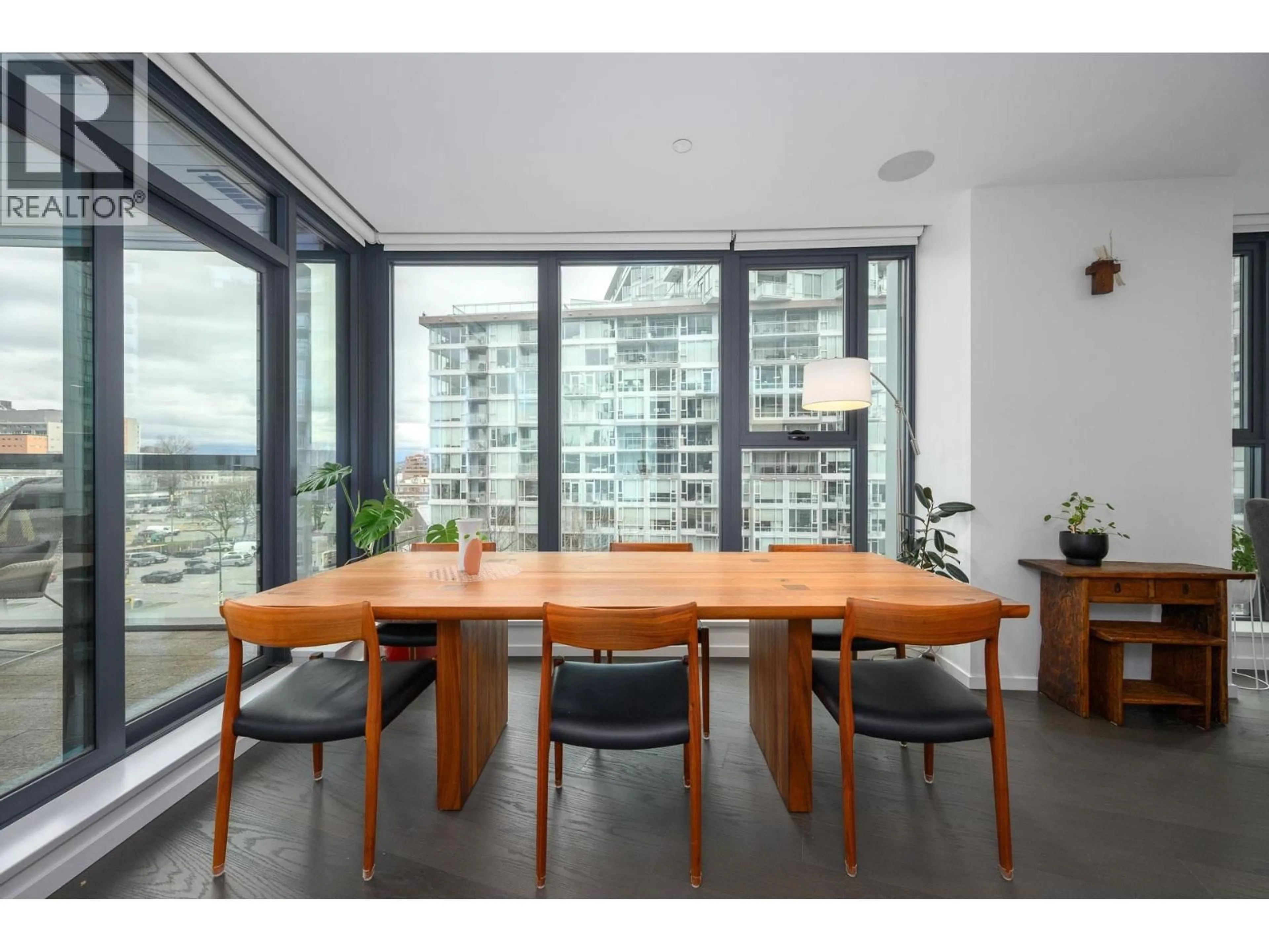 Dining room, wood/laminate floor for 506 - 1601 QUEBEC STREET, Vancouver British Columbia V6A0J9
