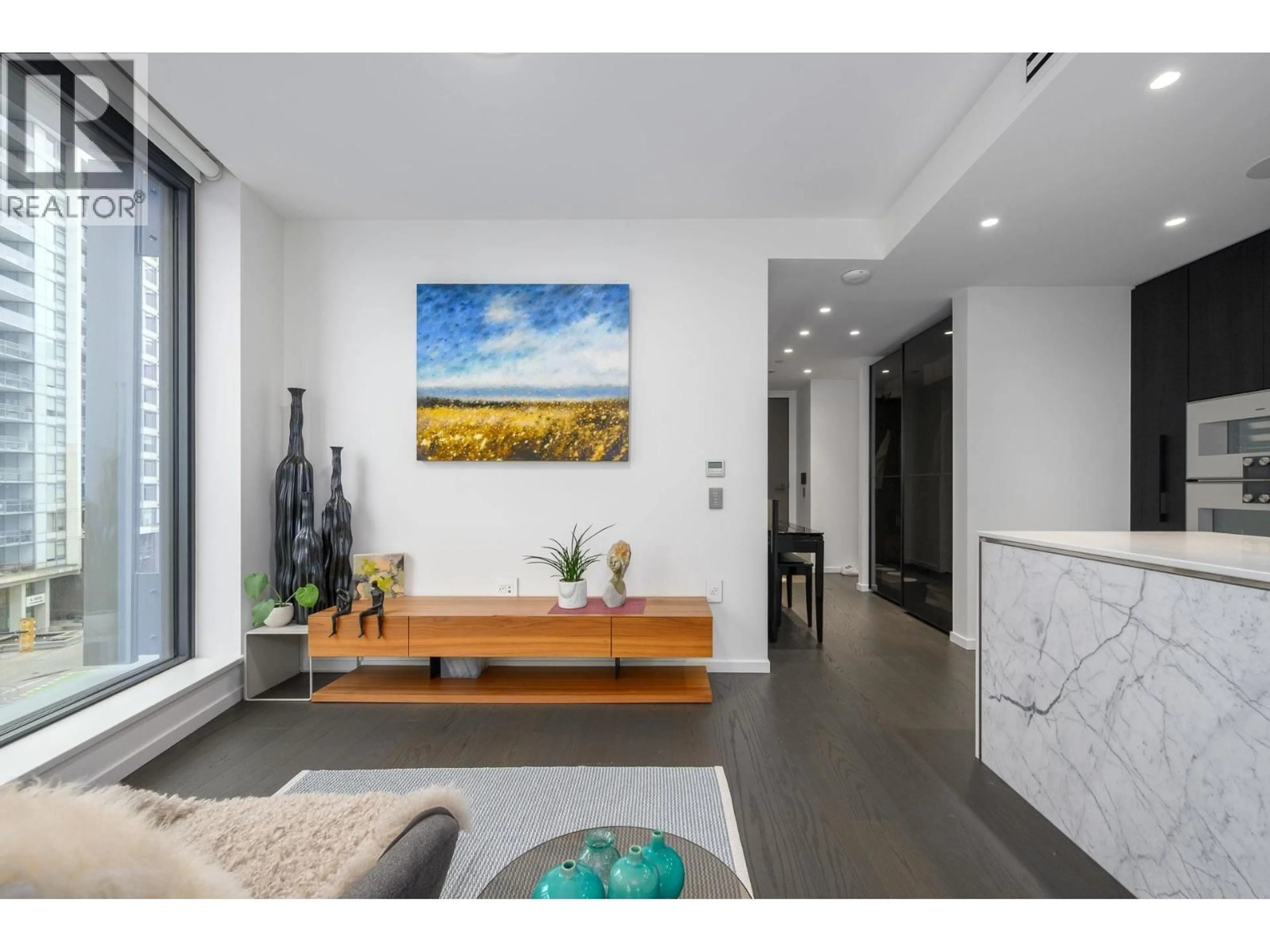 Indoor entryway for 506 - 1601 QUEBEC STREET, Vancouver British Columbia V6A0J9