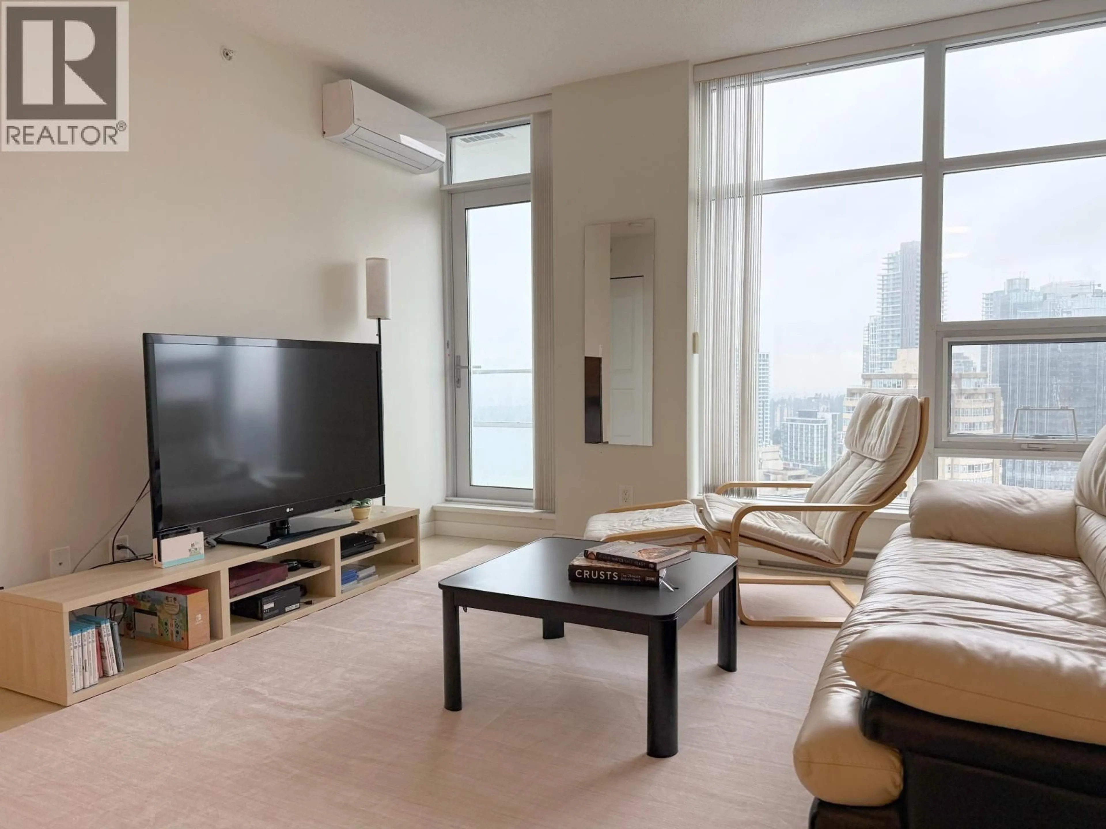 Living room with furniture, unknown for 3108 - 4880 BENNETT STREET, Burnaby British Columbia V5H0C1