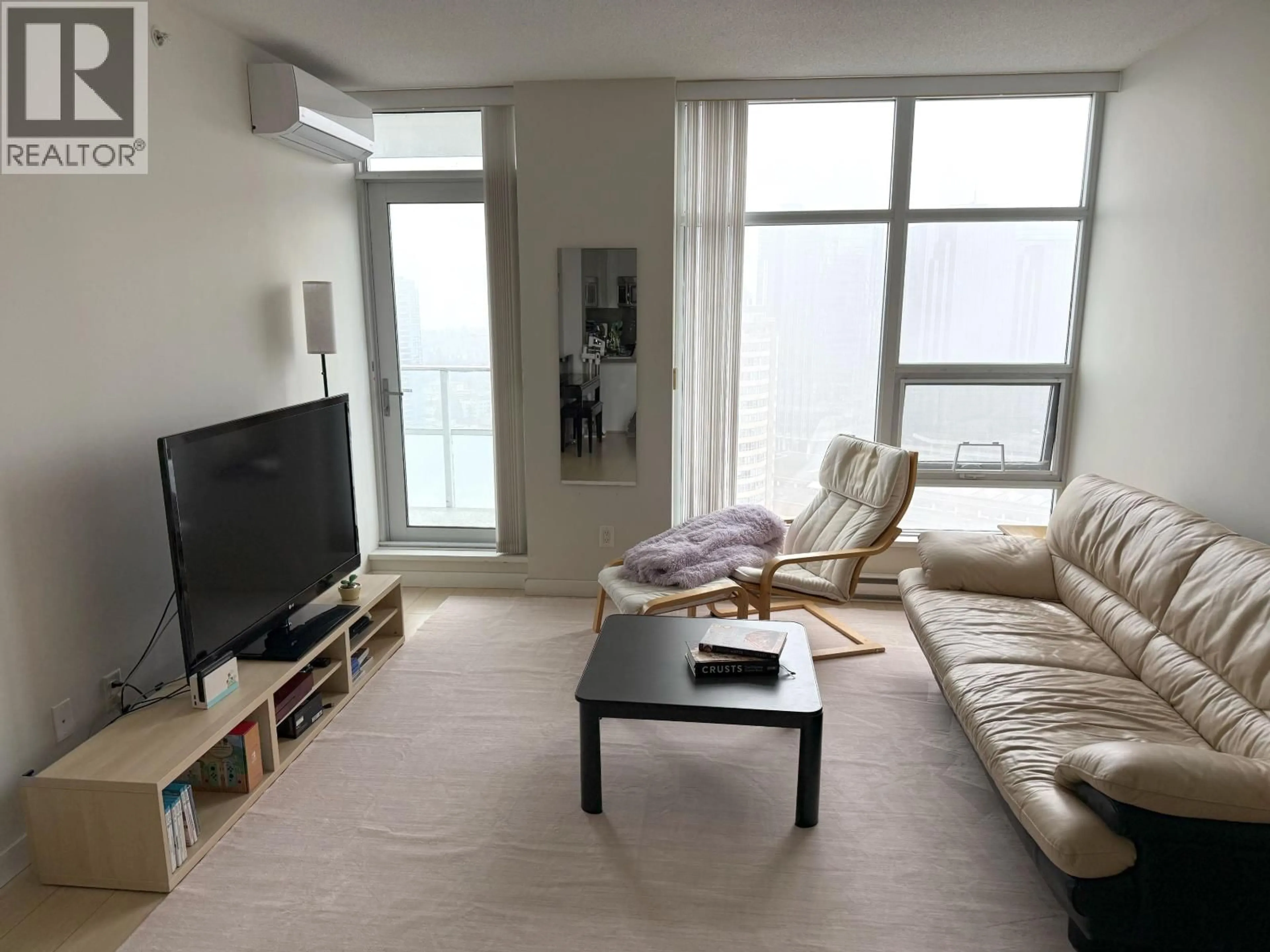 Living room with furniture, unknown for 3108 - 4880 BENNETT STREET, Burnaby British Columbia V5H0C1