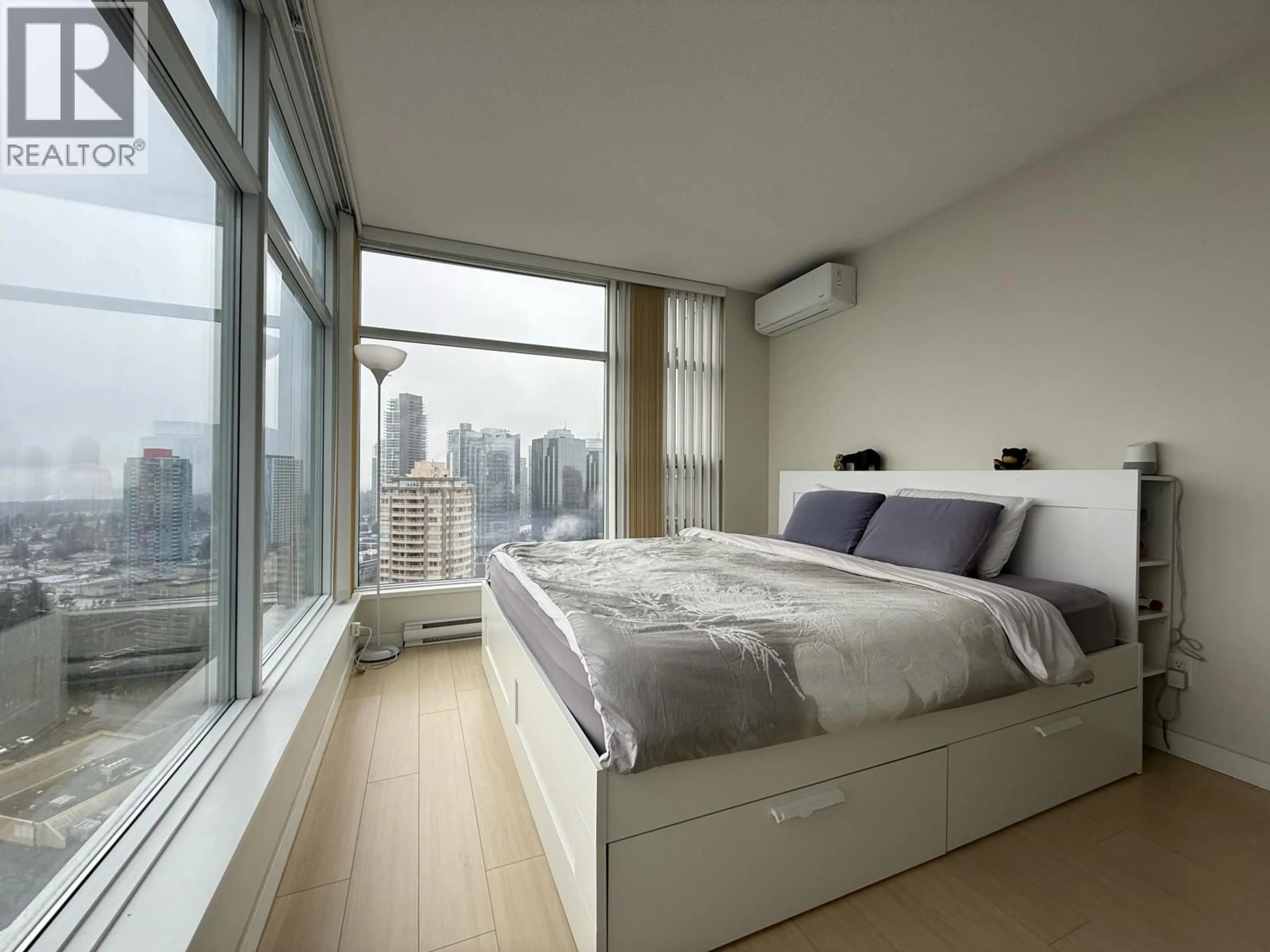 Bedroom with bed, wood/laminate floor for 3108 - 4880 BENNETT STREET, Burnaby British Columbia V5H0C1