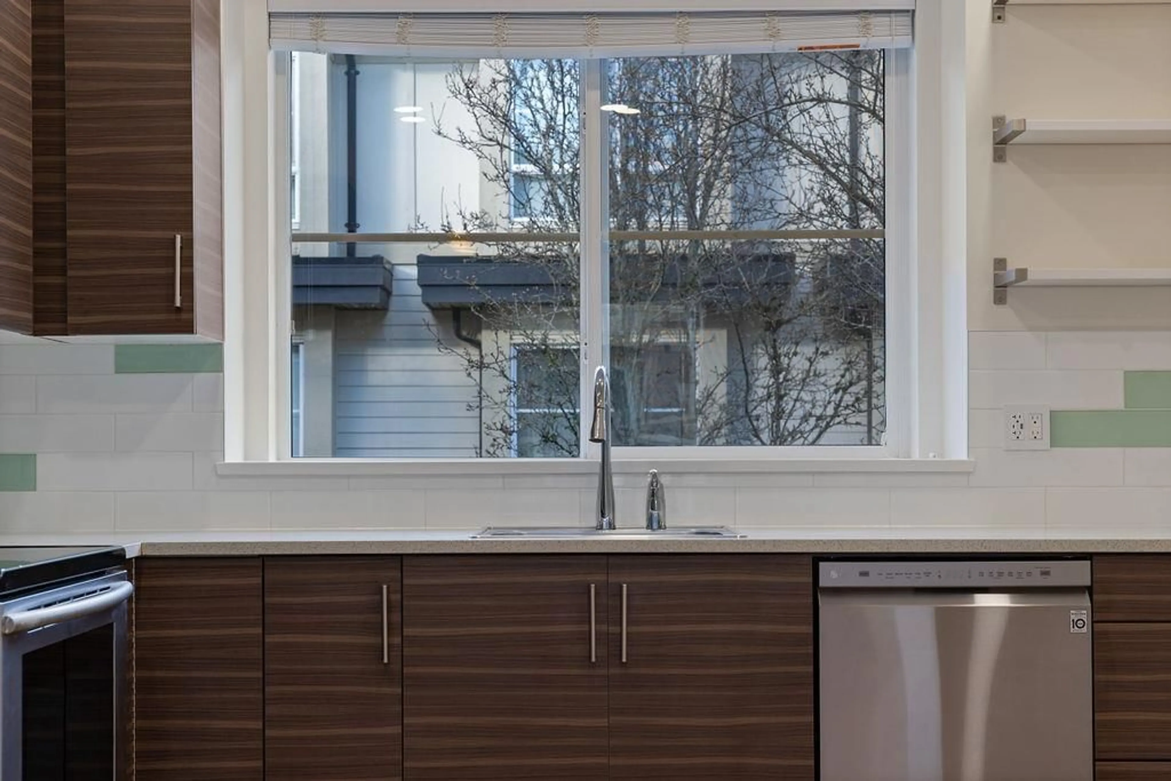 Contemporary kitchen, unknown for 39 - 19477 72A AVENUE, Surrey British Columbia V4N6M2