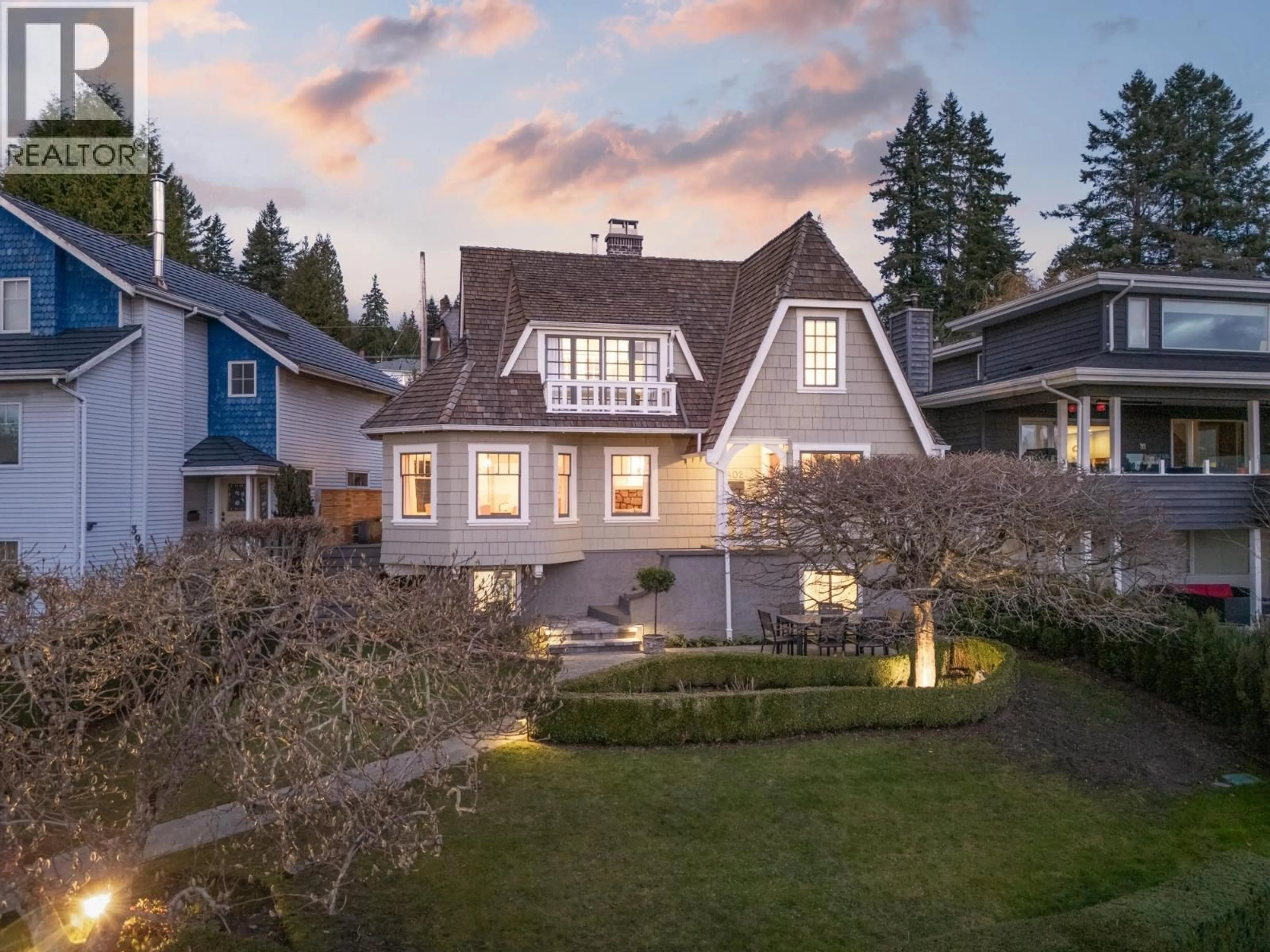 A pic from outside/outdoor area/front of a property/back of a property/a pic from drone, street for 402 BRAND STREET, North Vancouver British Columbia V7N1E9