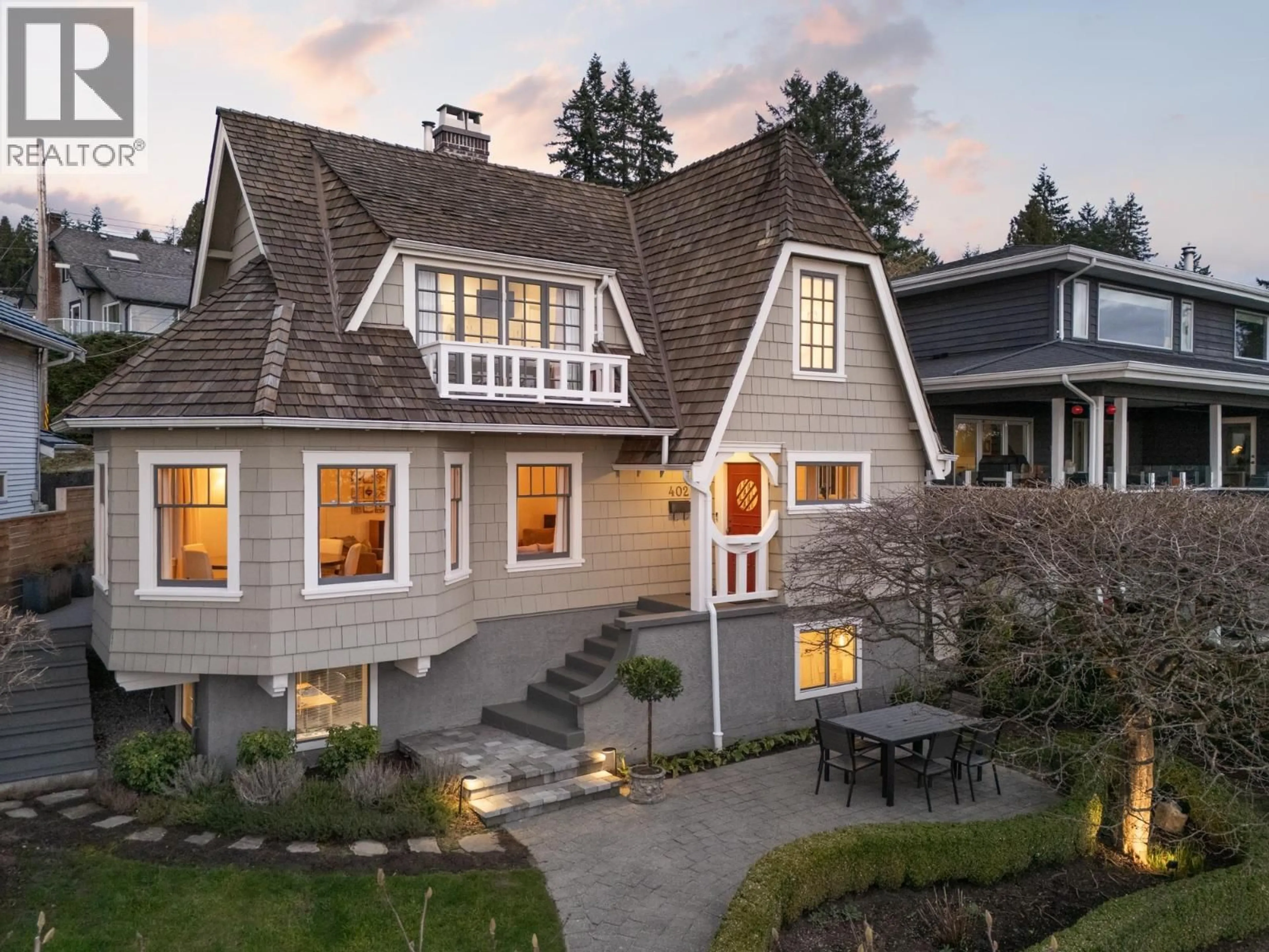 Home with vinyl exterior material, street for 402 BRAND STREET, North Vancouver British Columbia V7N1E9