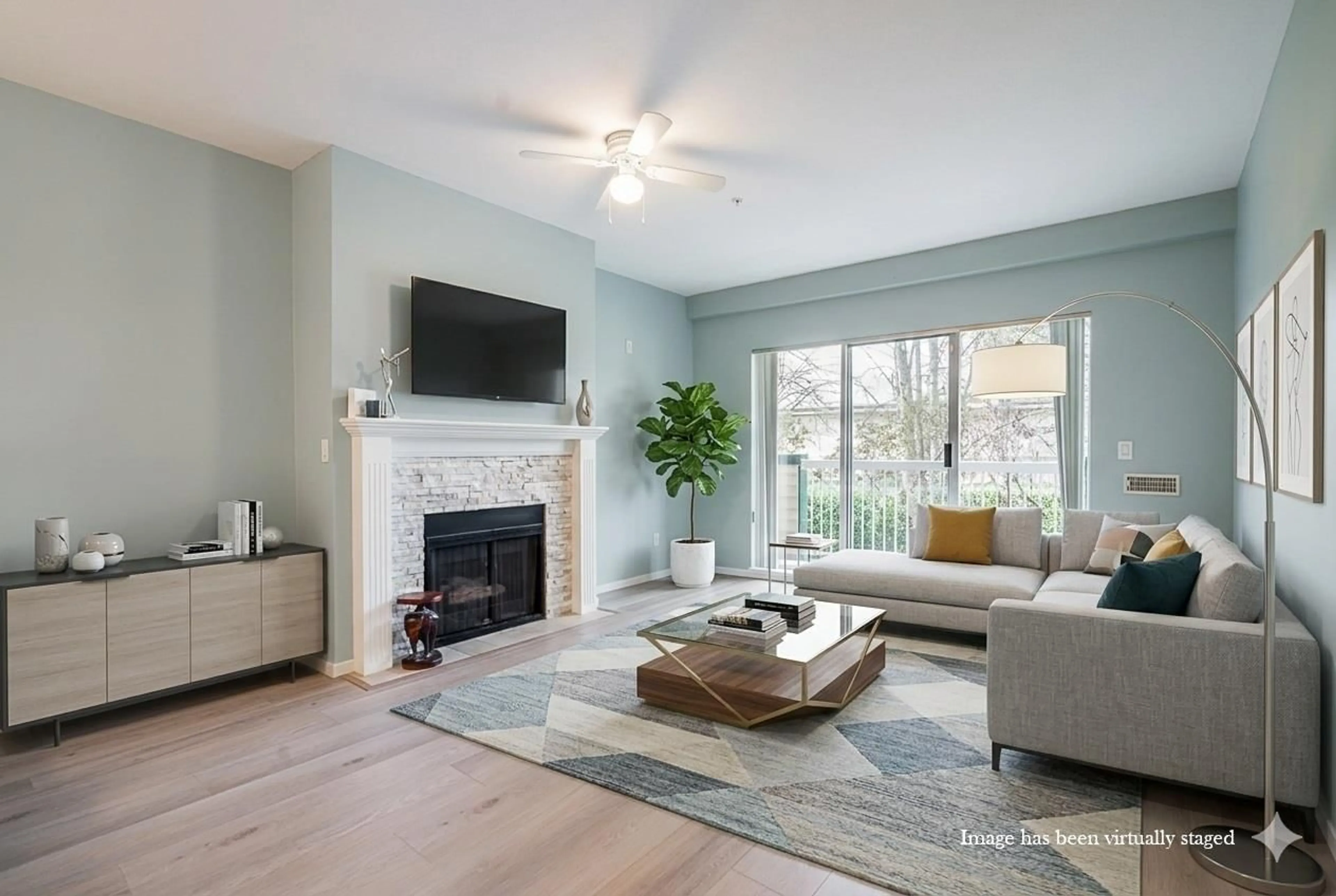 Living room with furniture, unknown for 125 - 13911 70 AVENUE, Surrey British Columbia V3W6B4