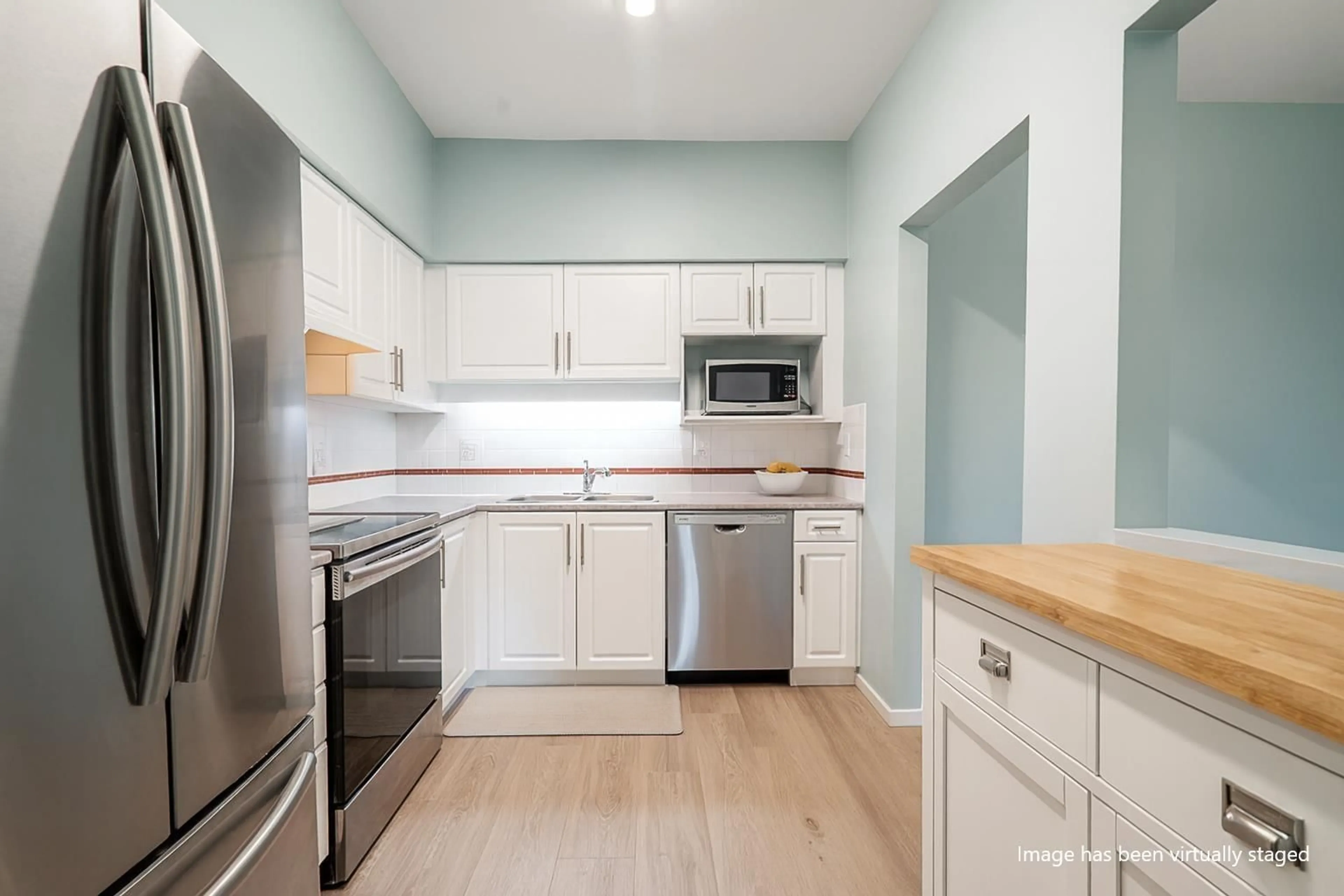 Standard kitchen, unknown for 125 - 13911 70 AVENUE, Surrey British Columbia V3W6B4