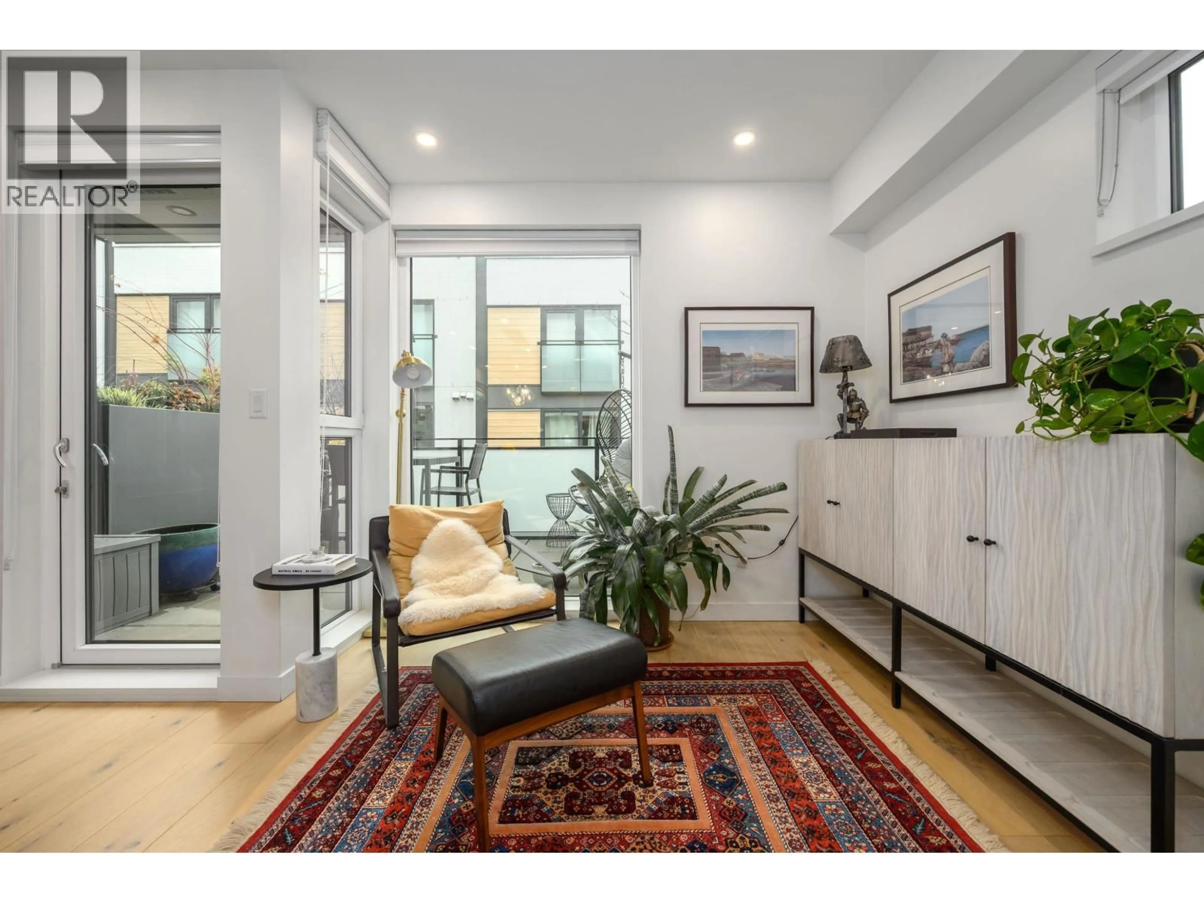 Indoor entryway for 206 - 649 3RD STREET, North Vancouver British Columbia V7L1G6