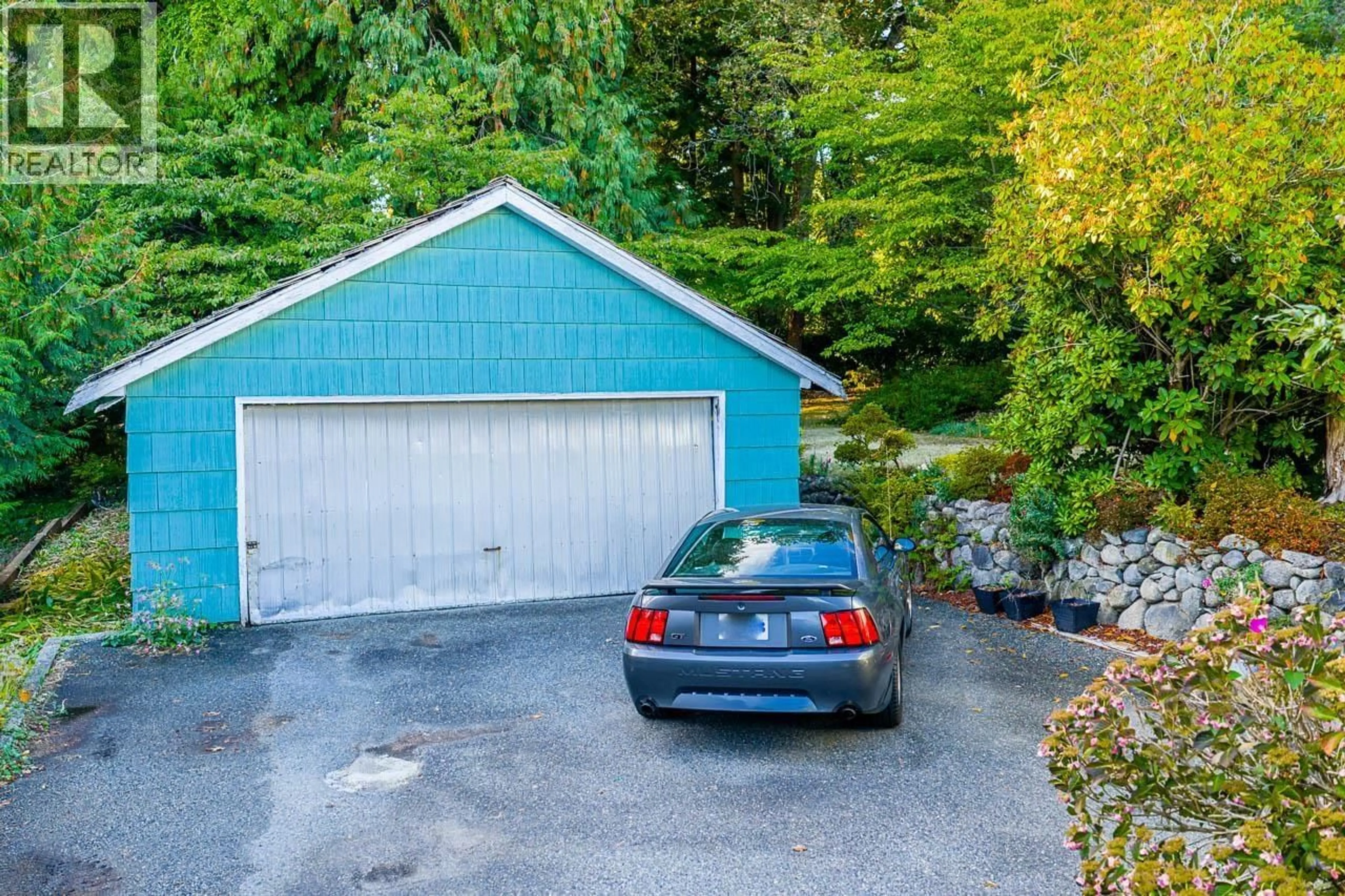Indoor garage for 8061 MCGREGOR AVENUE, Burnaby British Columbia V5J4H7