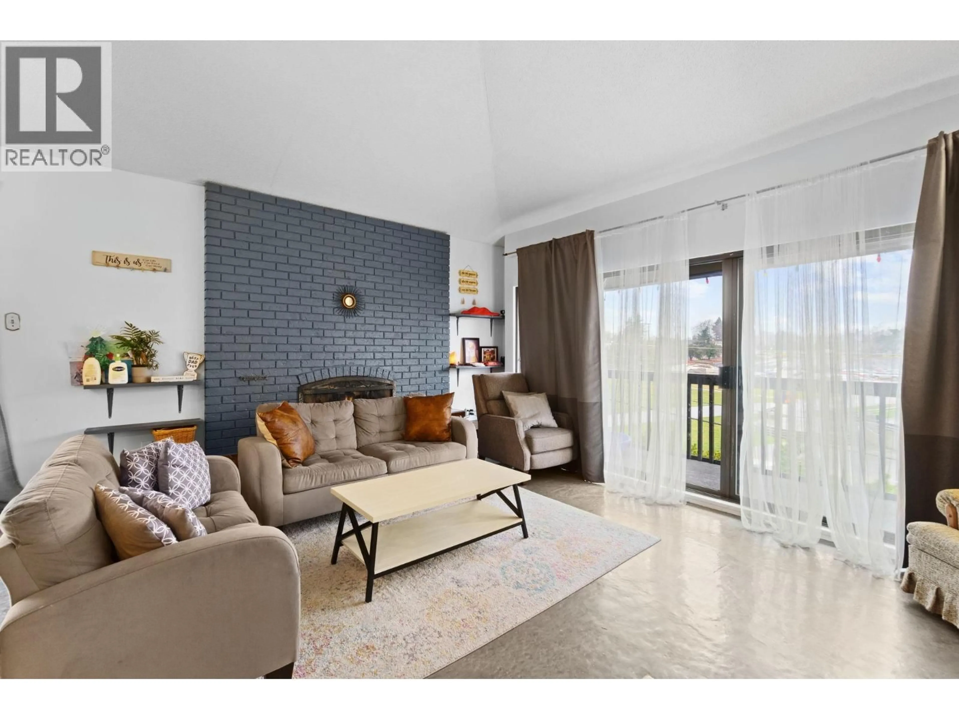 Living room with furniture, unknown for 304 - 720 EIGHTH AVENUE, New Westminster British Columbia V3M2R3