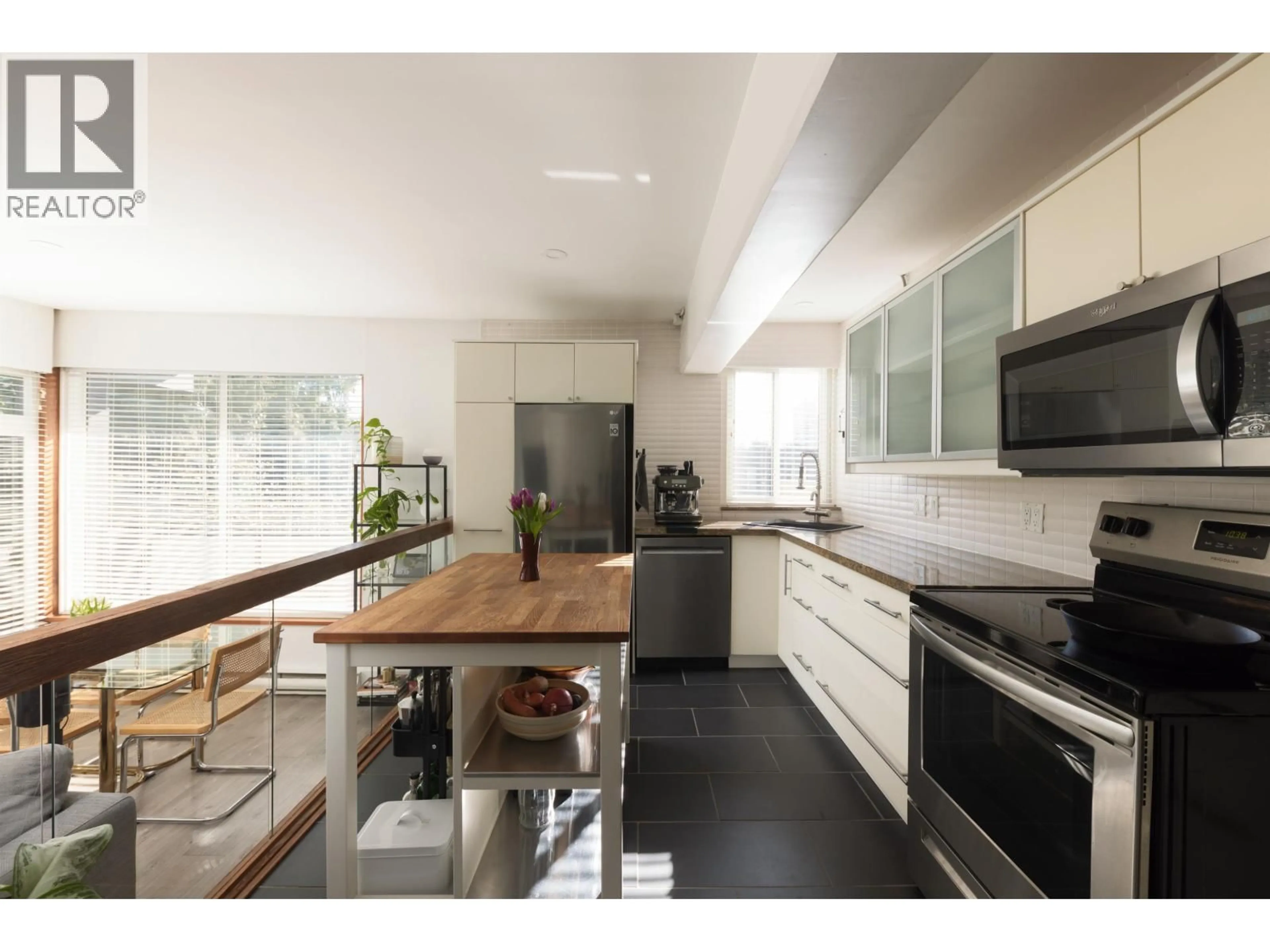 Contemporary kitchen, unknown for 306 - 341 MAHON AVENUE, North Vancouver British Columbia V7M3E1