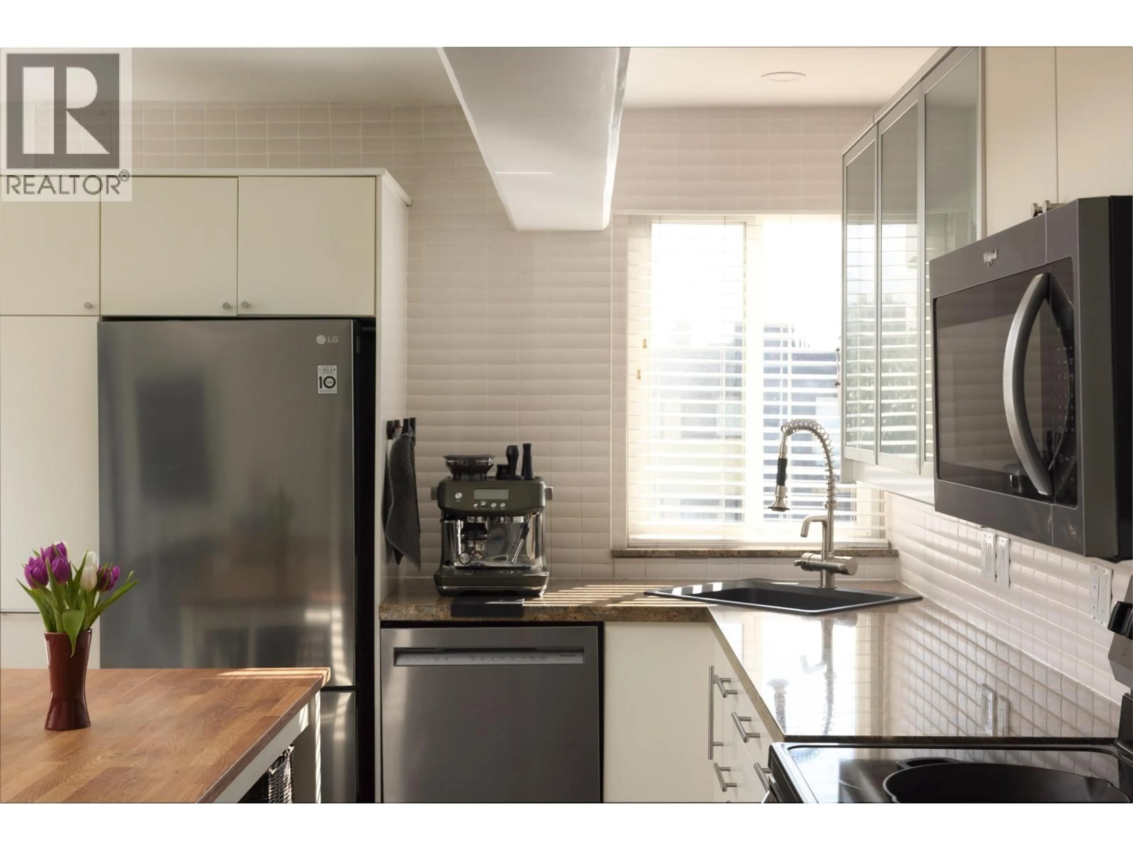 Standard kitchen, unknown for 306 - 341 MAHON AVENUE, North Vancouver British Columbia V7M3E1