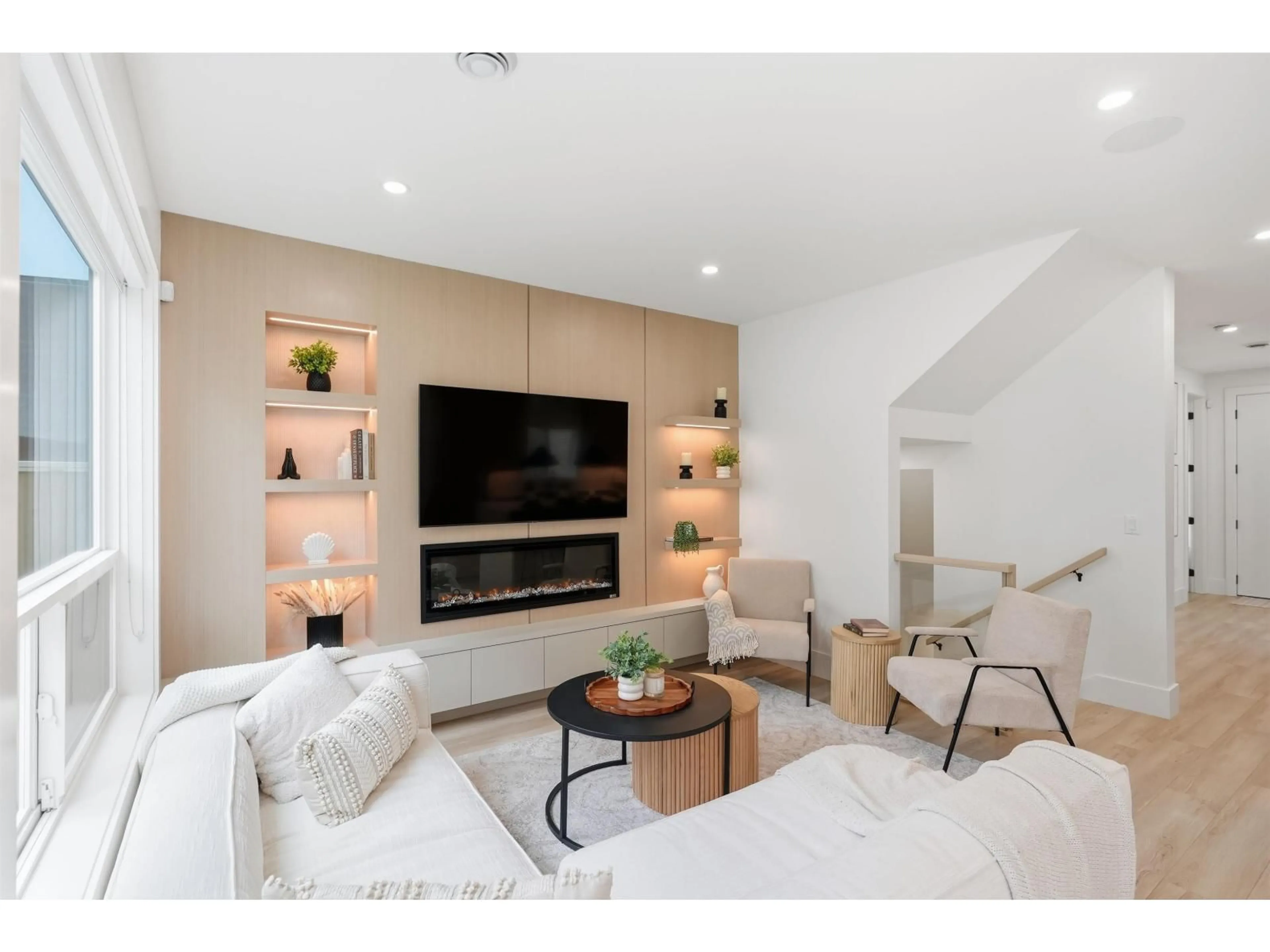 Living room with furniture, unknown for 9312 EBOR ROAD, Delta British Columbia V4C3K7