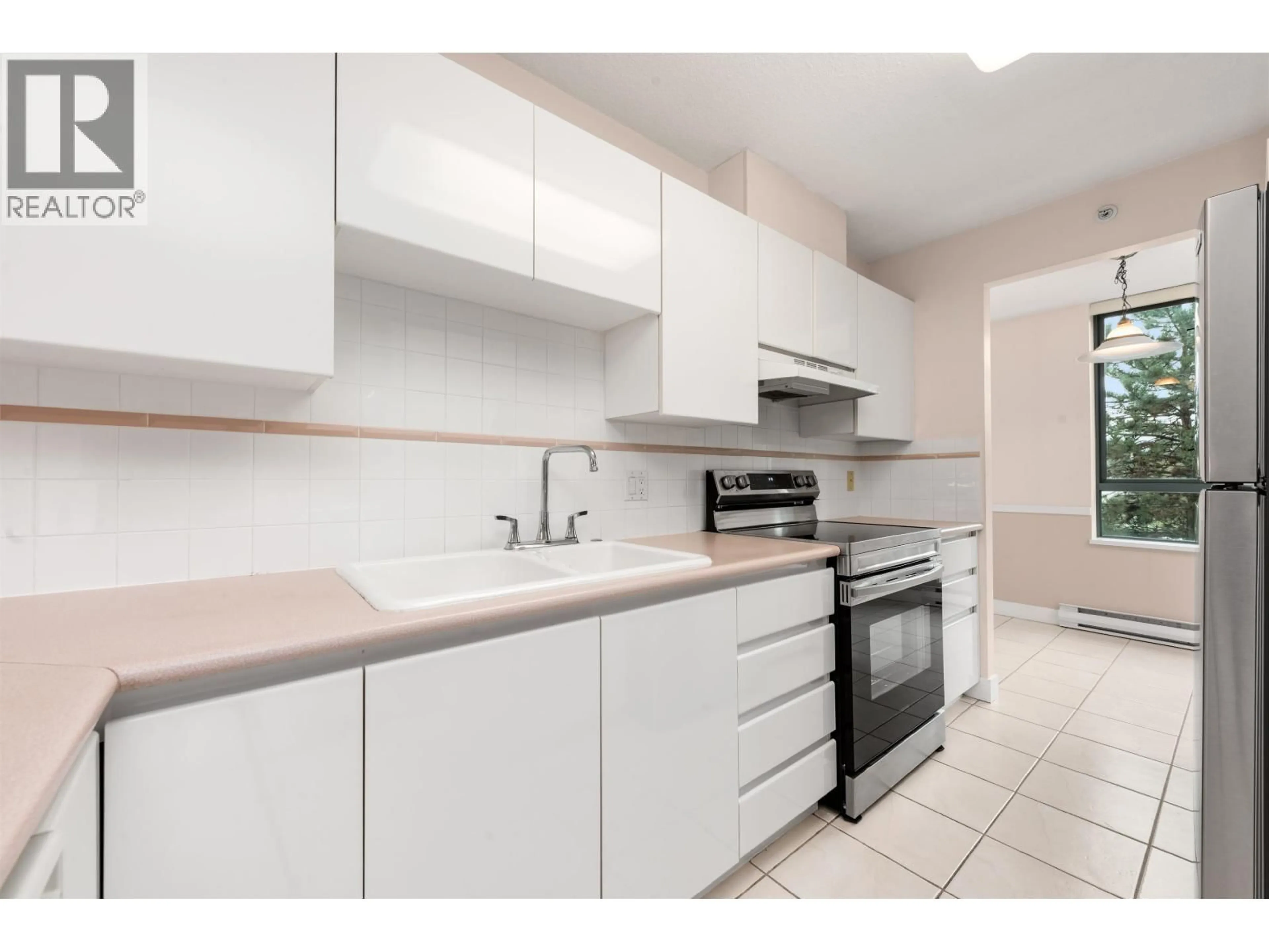 Standard kitchen, unknown for 306 - 6622 SOUTHOAKS CRESCENT, Burnaby British Columbia V5E4K2