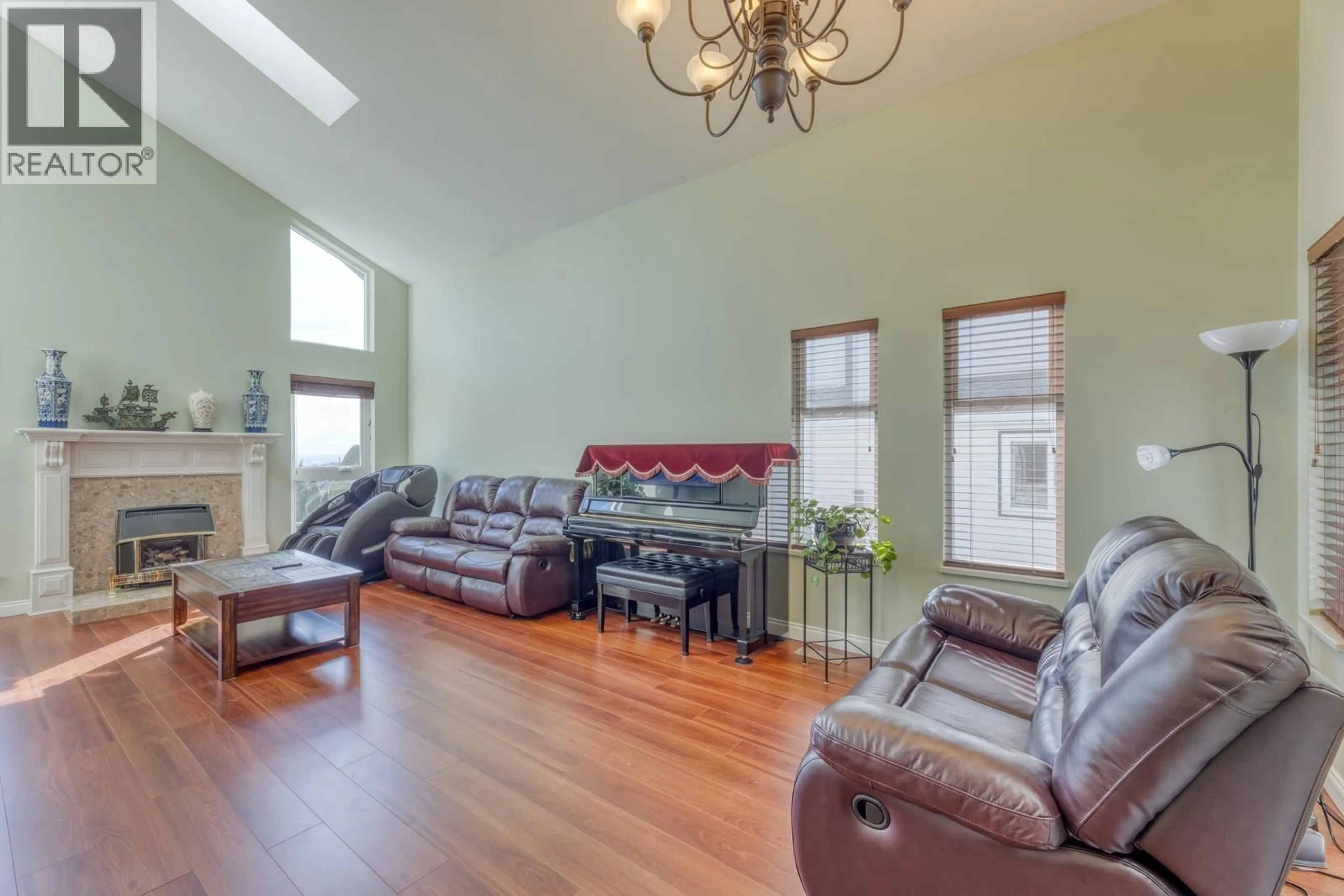 Living room with furniture, unknown for 2750 WESTLAKE DRIVE, Coquitlam British Columbia V3C5J7