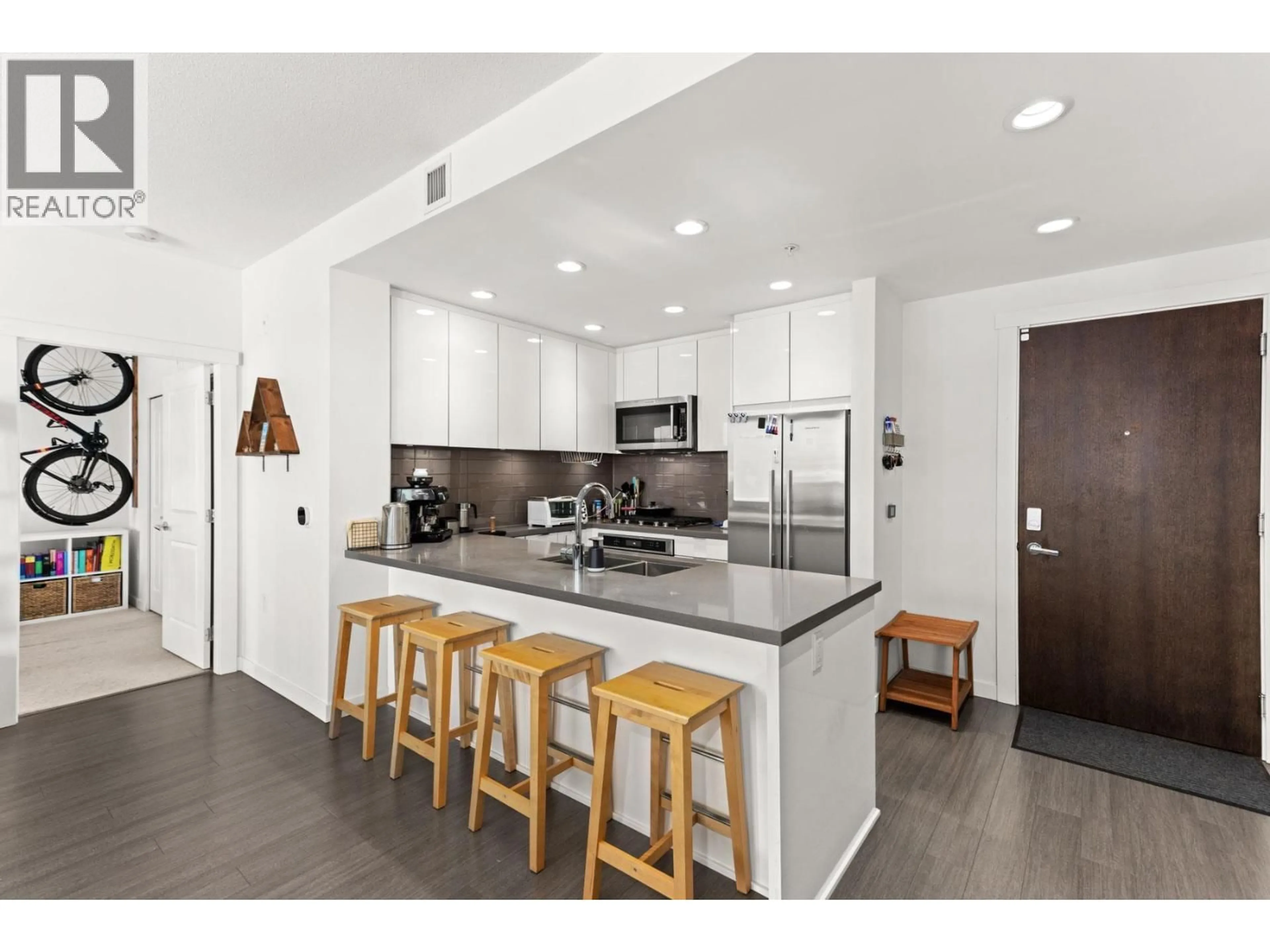 Open concept kitchen, ceramic/tile floor for 208 - 277 1ST STREET, North Vancouver British Columbia V7M0E8