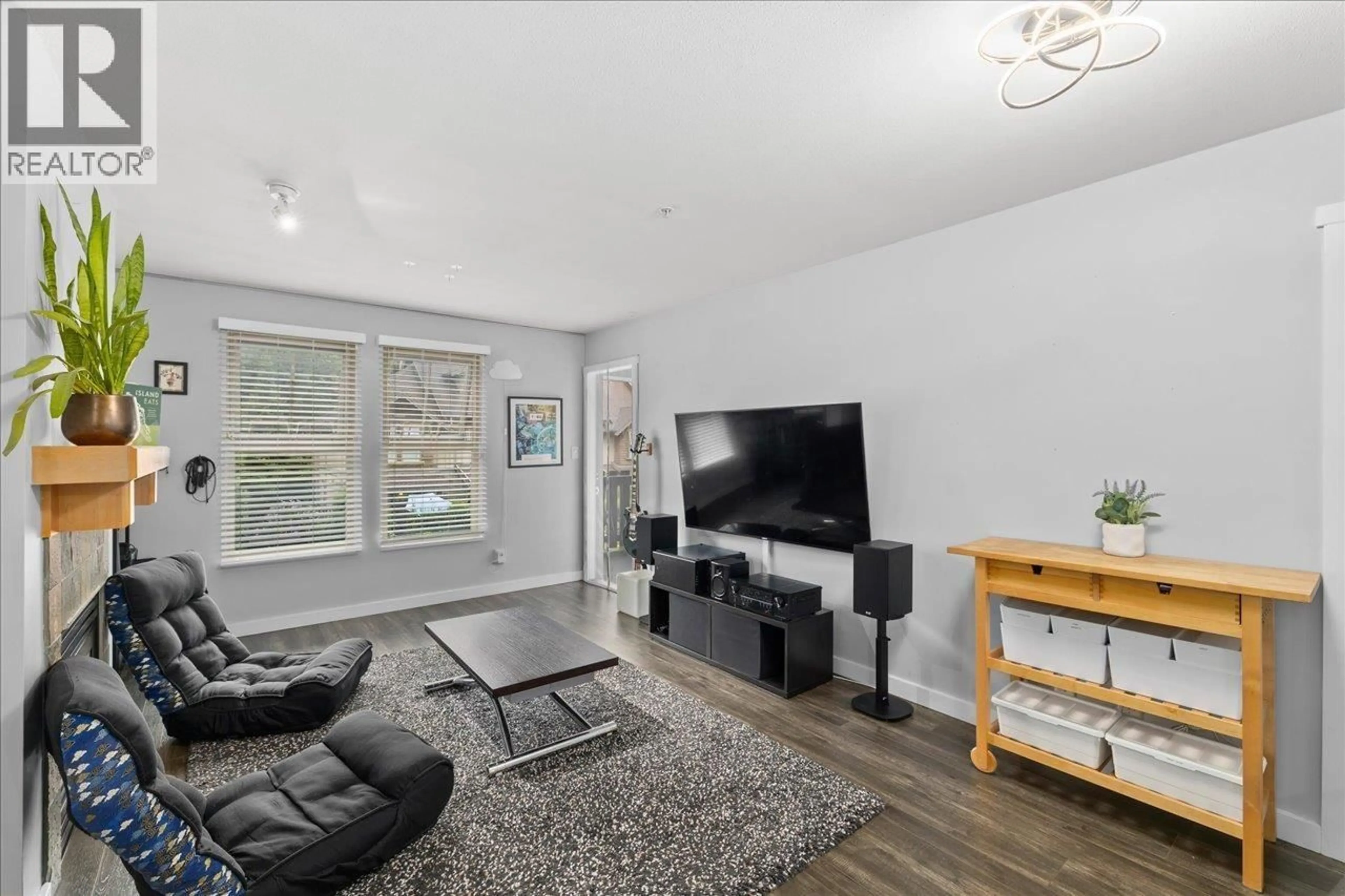 Living room with furniture, wood/laminate floor for 207 - 15 SMOKEY SMITH PLACE, New Westminster British Columbia V3L5V7