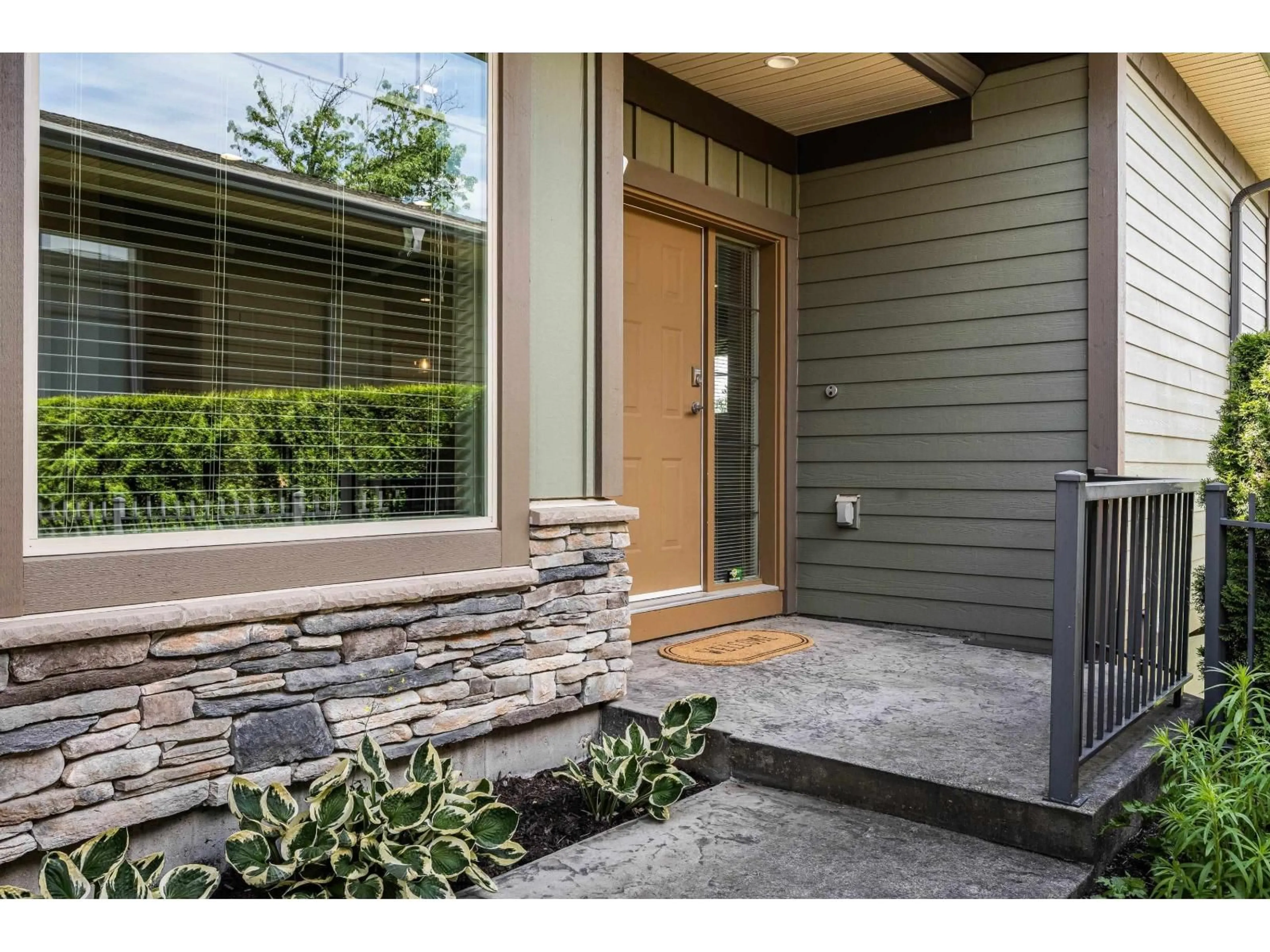 Indoor entryway for 111 - 51096 FALLS COURT, Chilliwack British Columbia V4Z1K7