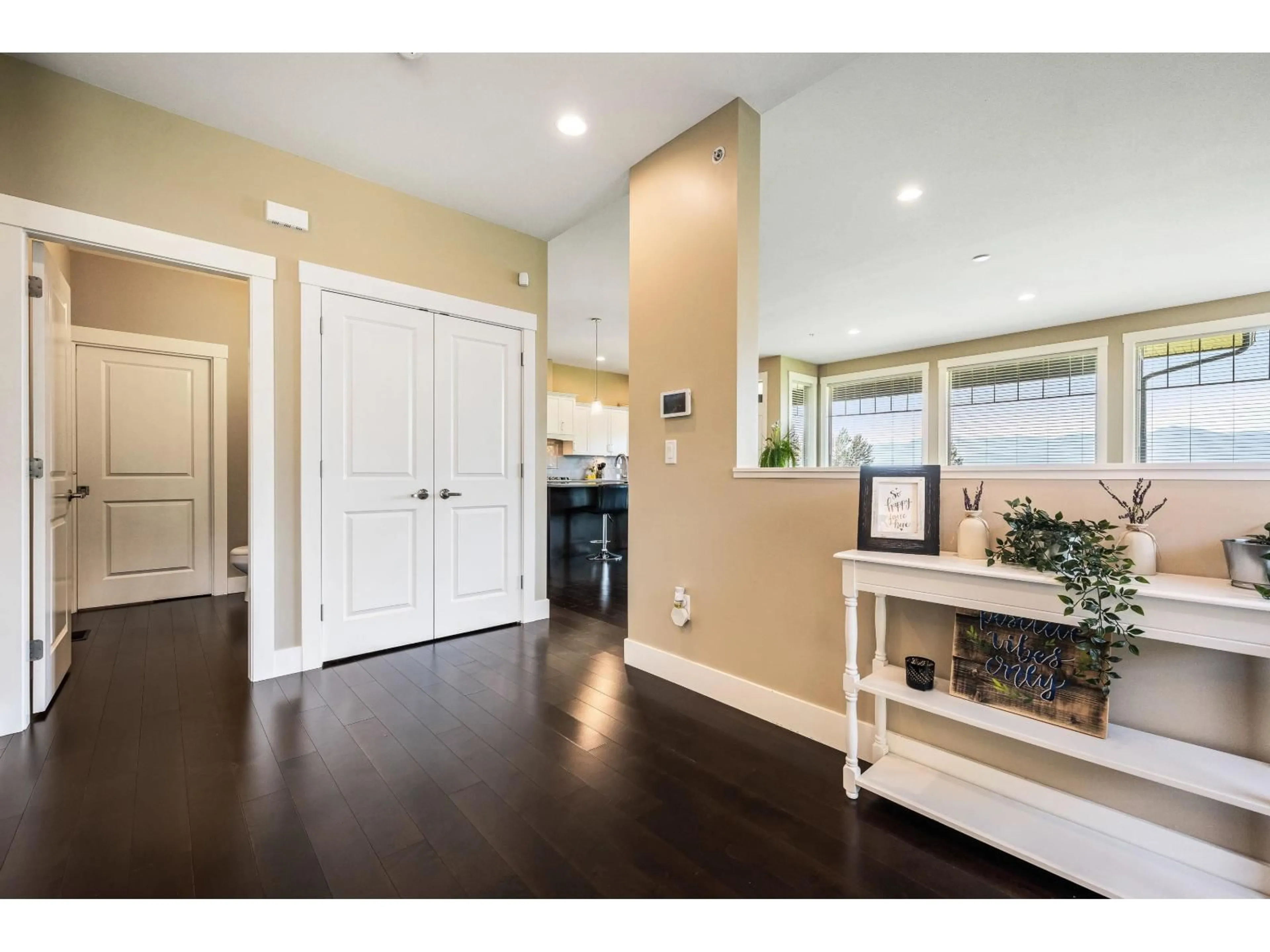 Indoor entryway for 111 - 51096 FALLS COURT, Chilliwack British Columbia V4Z1K7