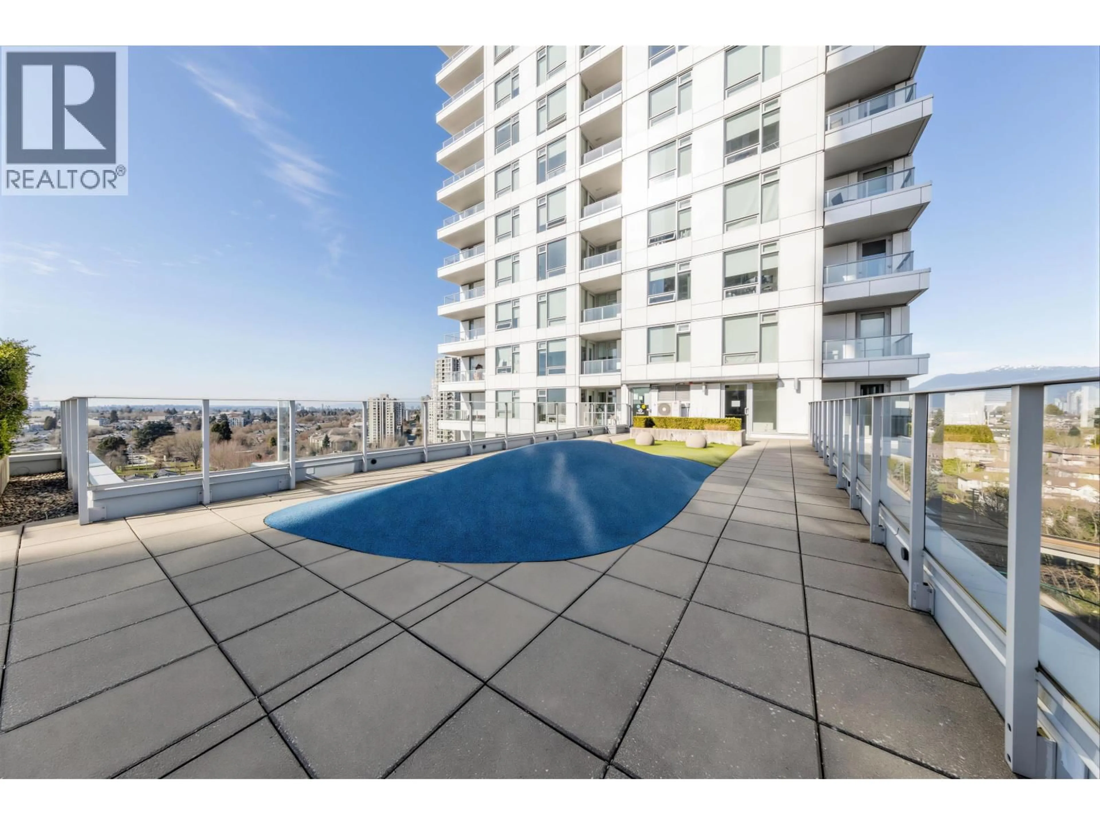 Pool for 320 - 5665 BOUNDARY ROAD, Vancouver British Columbia V5R0E4